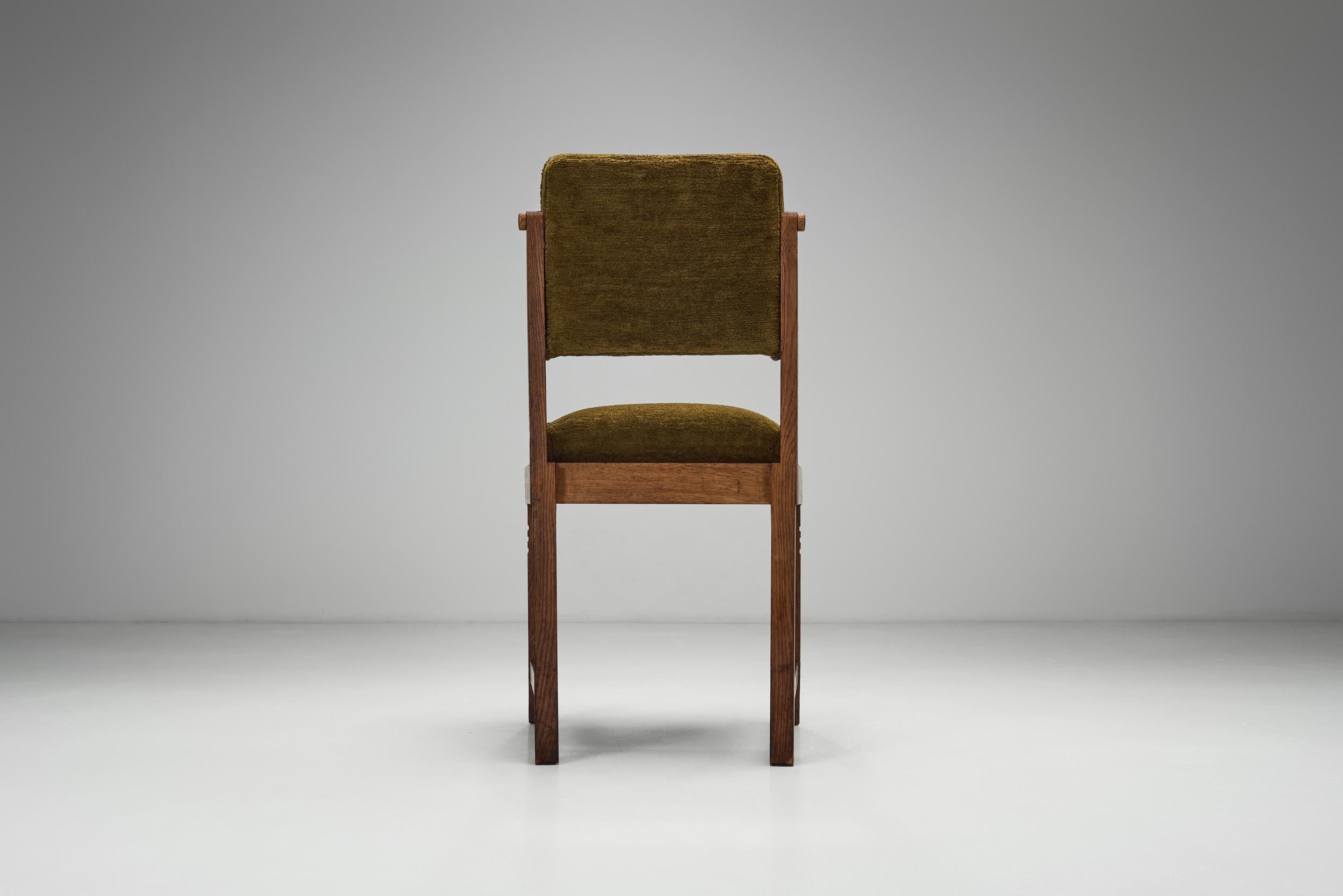 Set of Four European Upholstered Dining Chairs, Europe Mid-20th Century For Sale 9