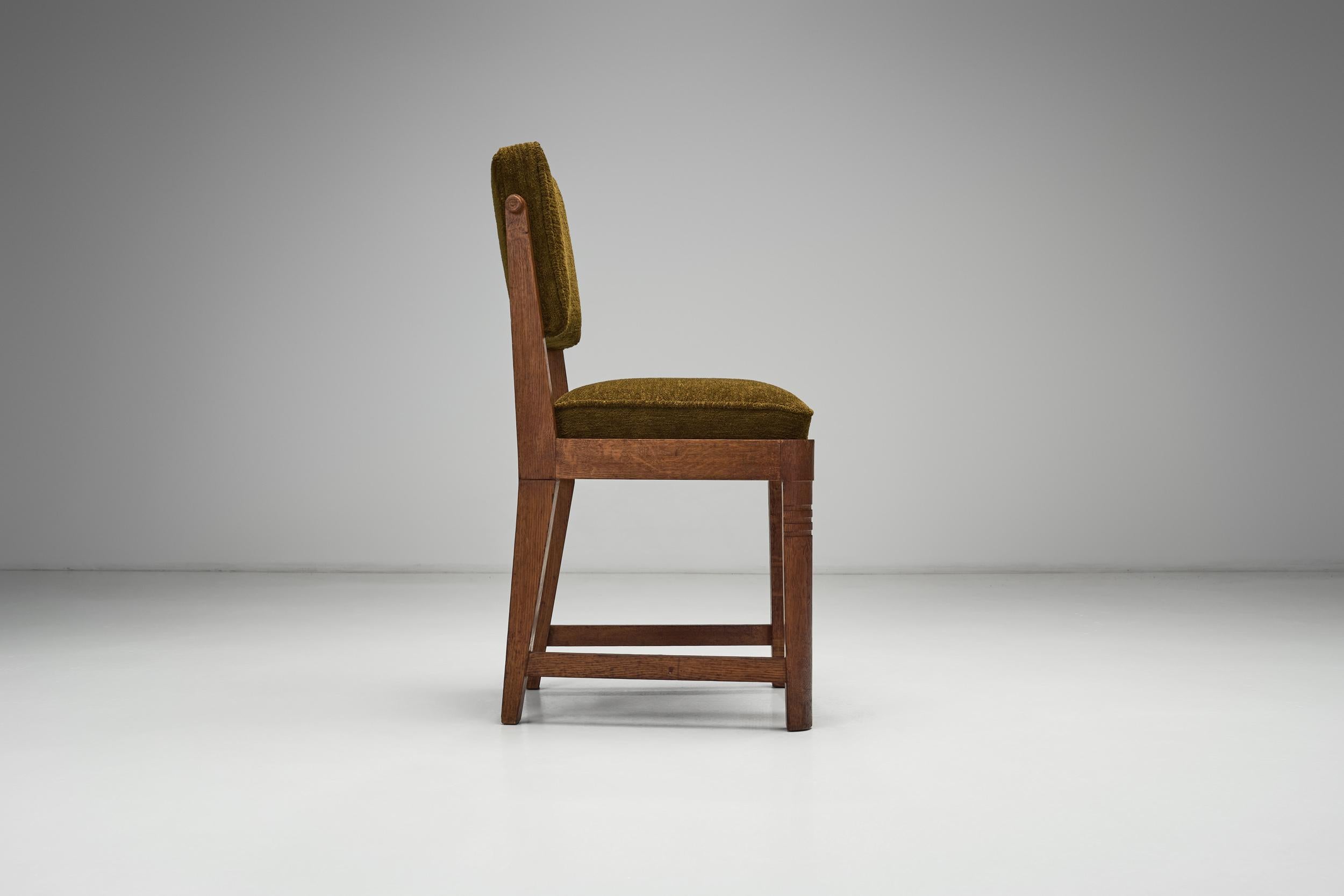 Set of Four European Upholstered Dining Chairs, Europe Mid-20th Century For Sale 1