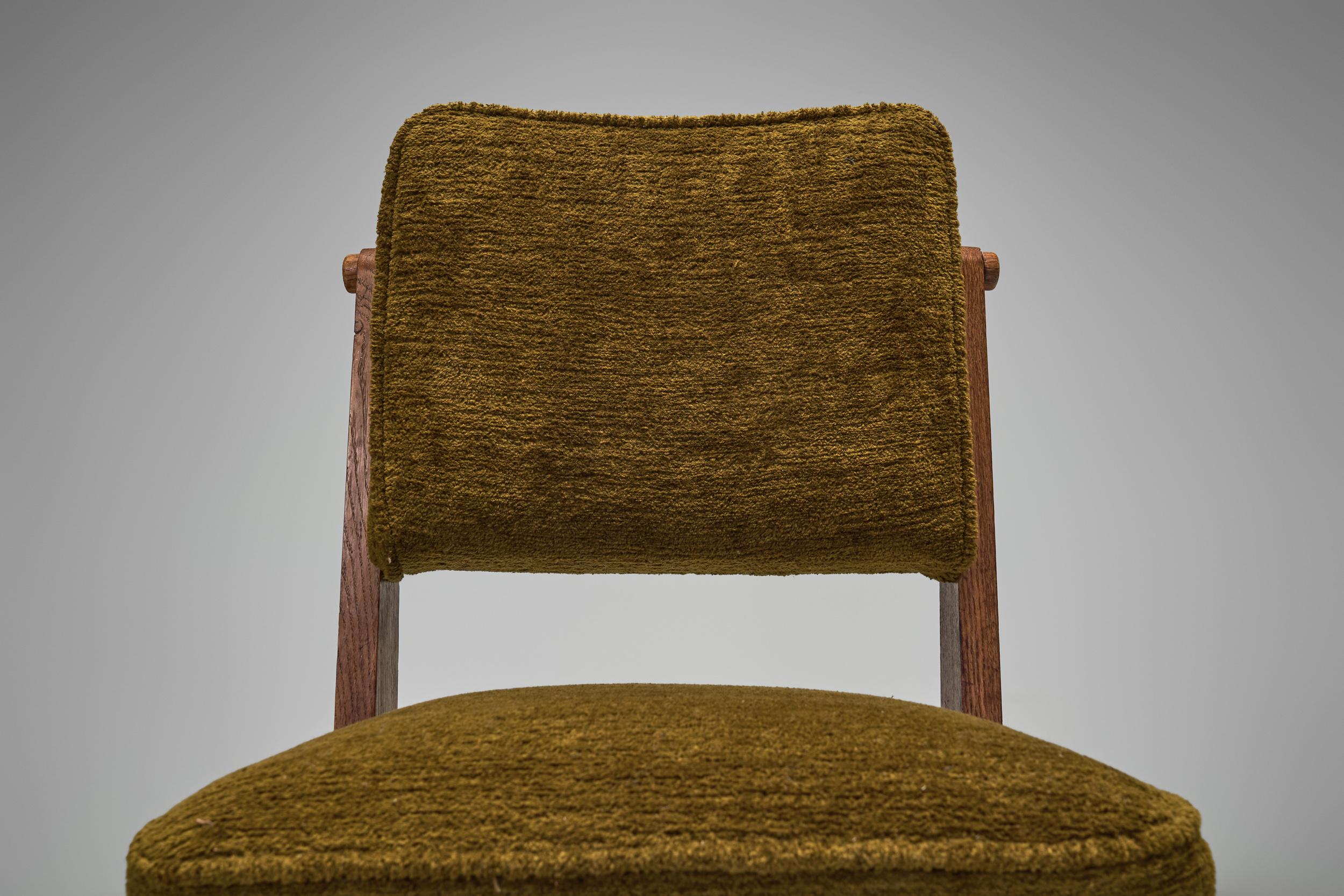 Set of Four European Upholstered Dining Chairs, Europe Mid-20th Century For Sale 3
