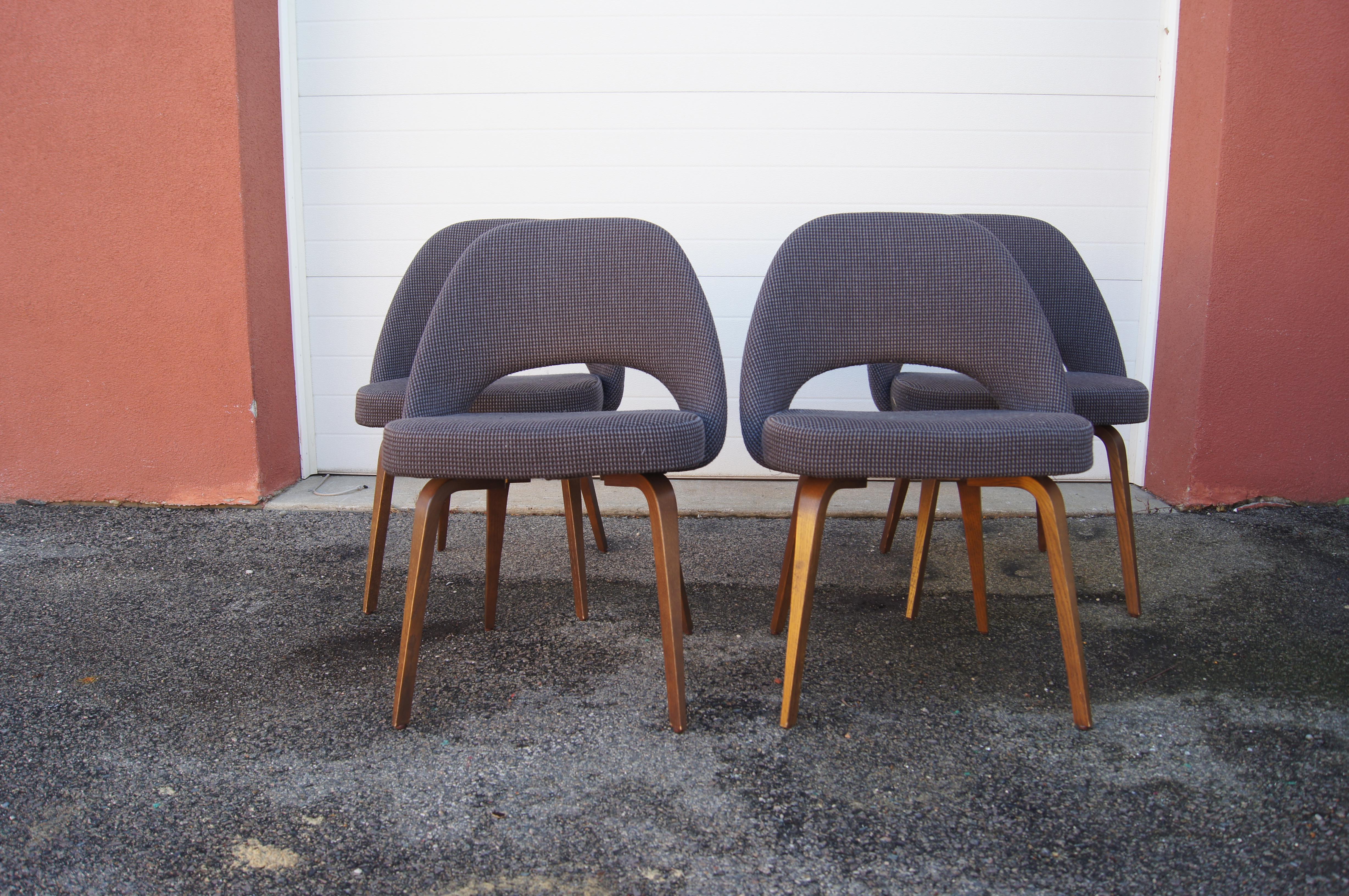 Mid-Century Modern Set of Four Executive Side Chairs by Eero Saarinen for Knoll