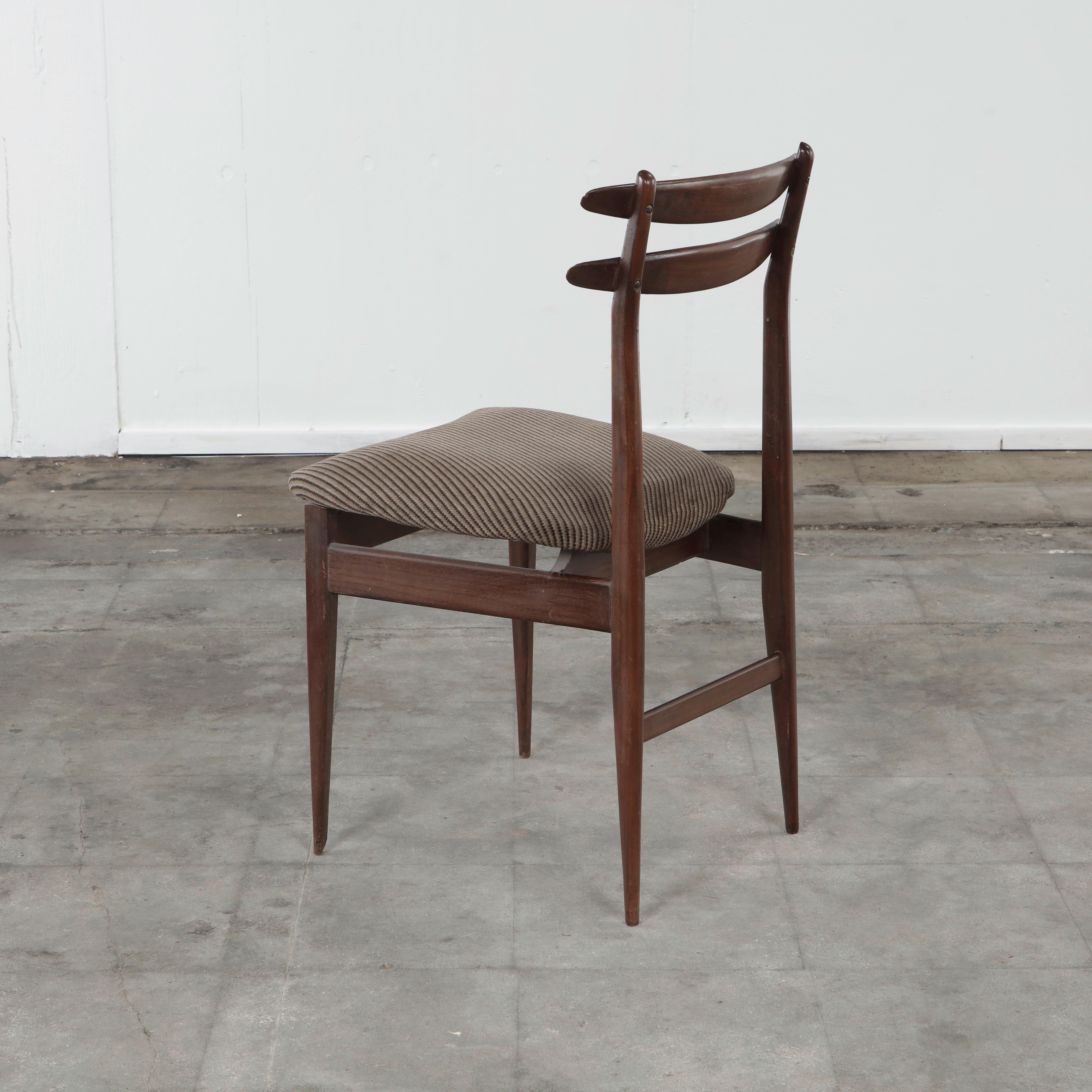 Set of Four Fabric and Wood Chairs in the style of Helge Sibast, Italy, 1960s en venta 3