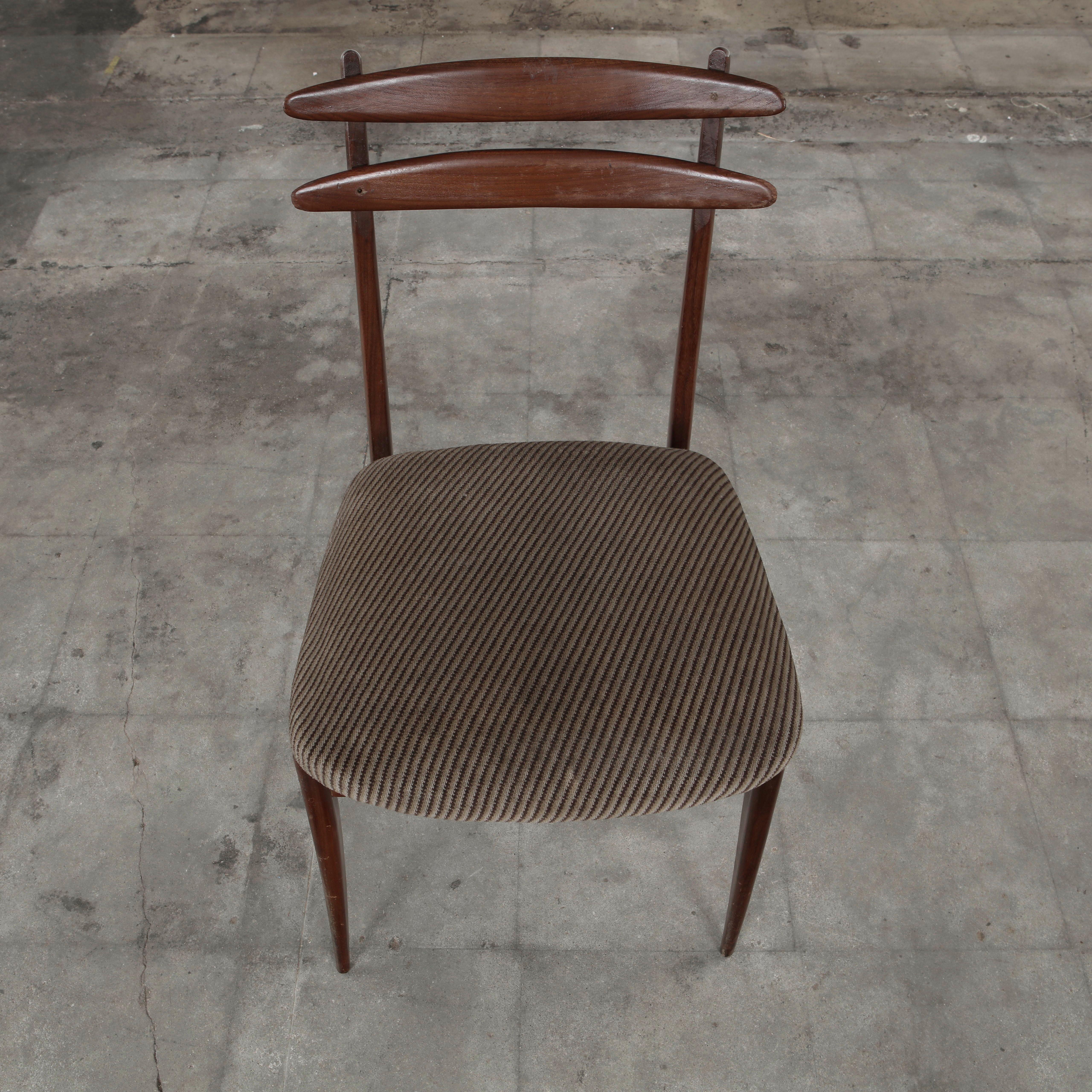 Set of Four Fabric and Wood Chairs in the style of Helge Sibast, Italy, 1960s en venta 6
