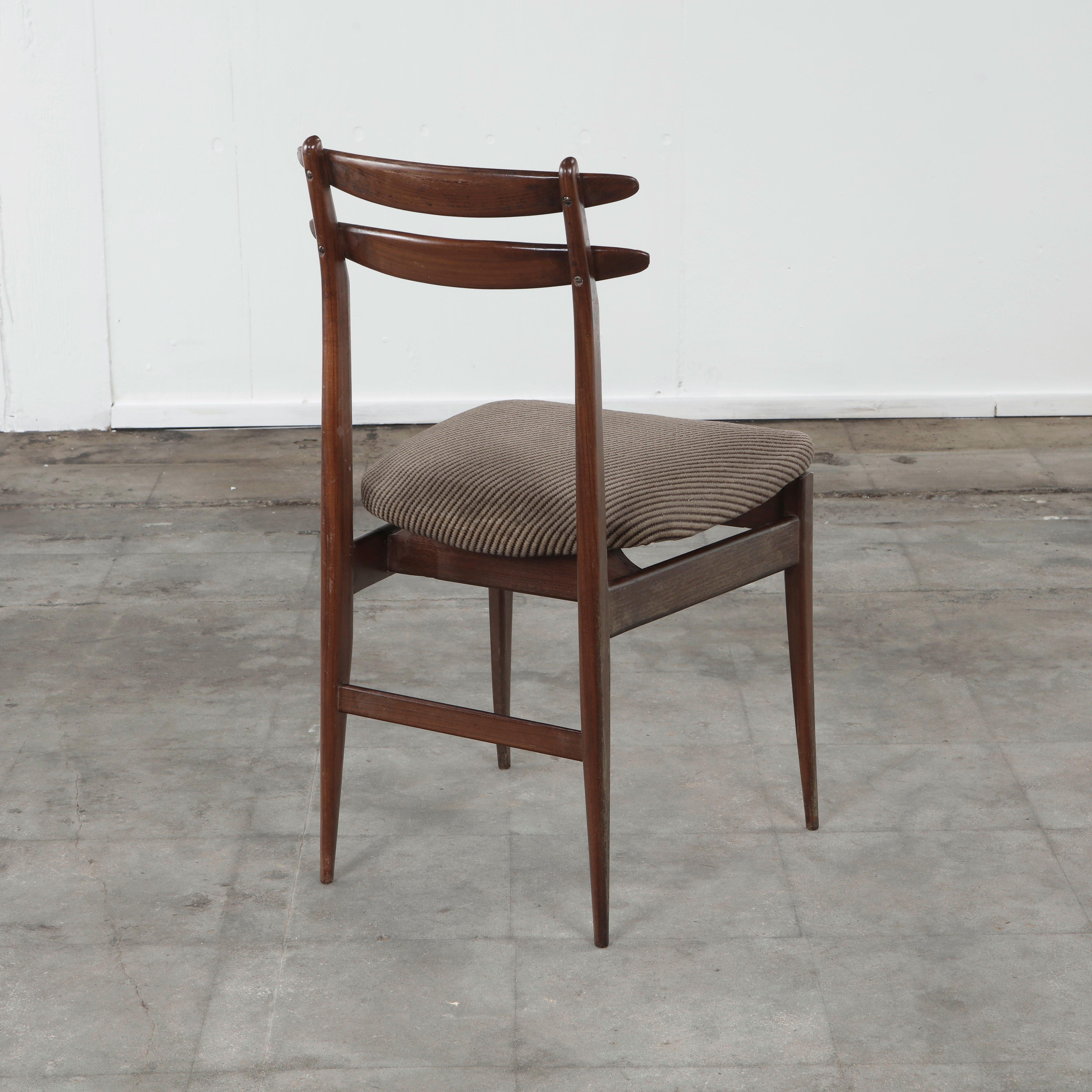 Set of Four Fabric and Wood Chairs in the style of Helge Sibast, Italy, 1960s en venta 1