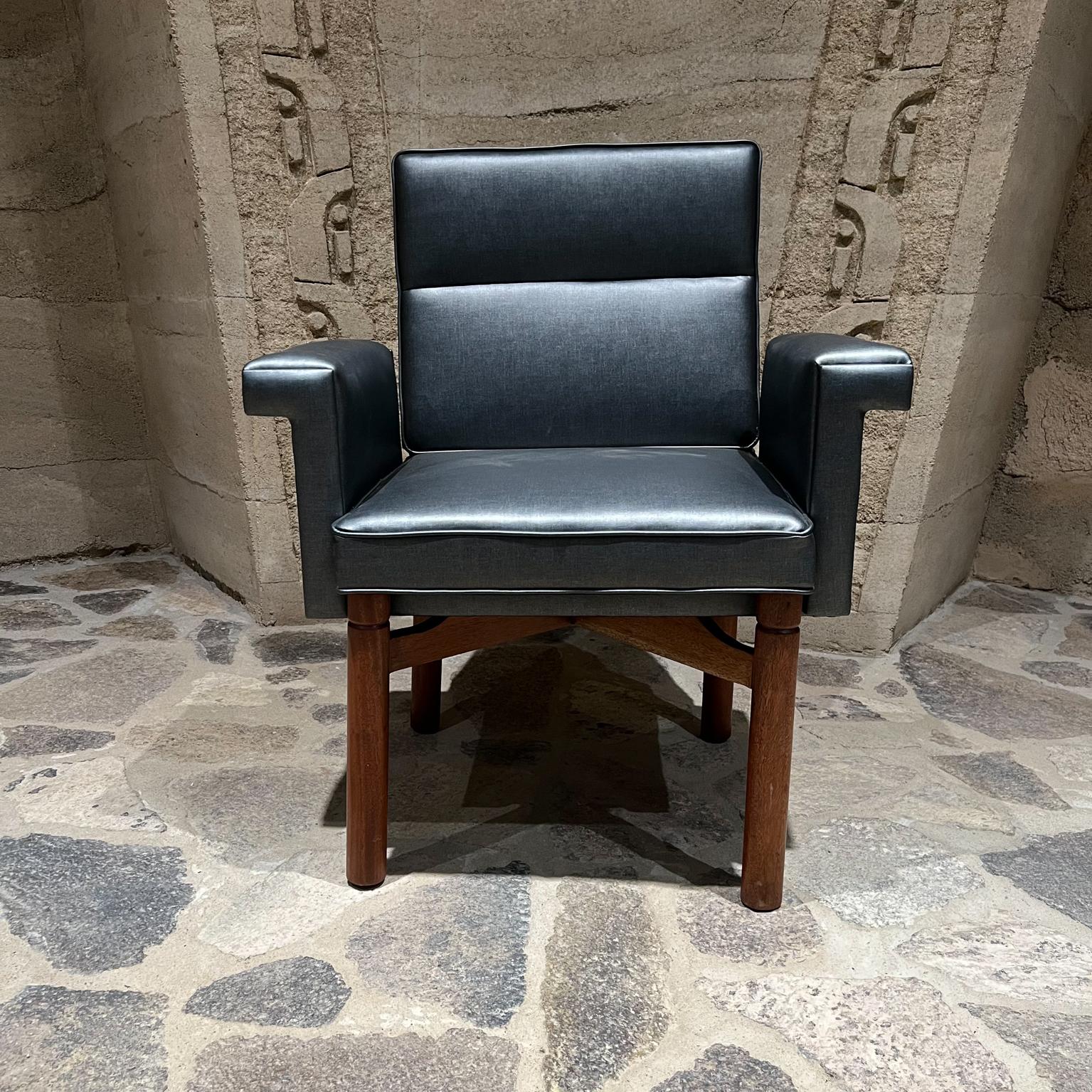 Mexican Set of Four Fabulous Modern Gray Armchairs Floating Wood IRGSA Mexico City For Sale