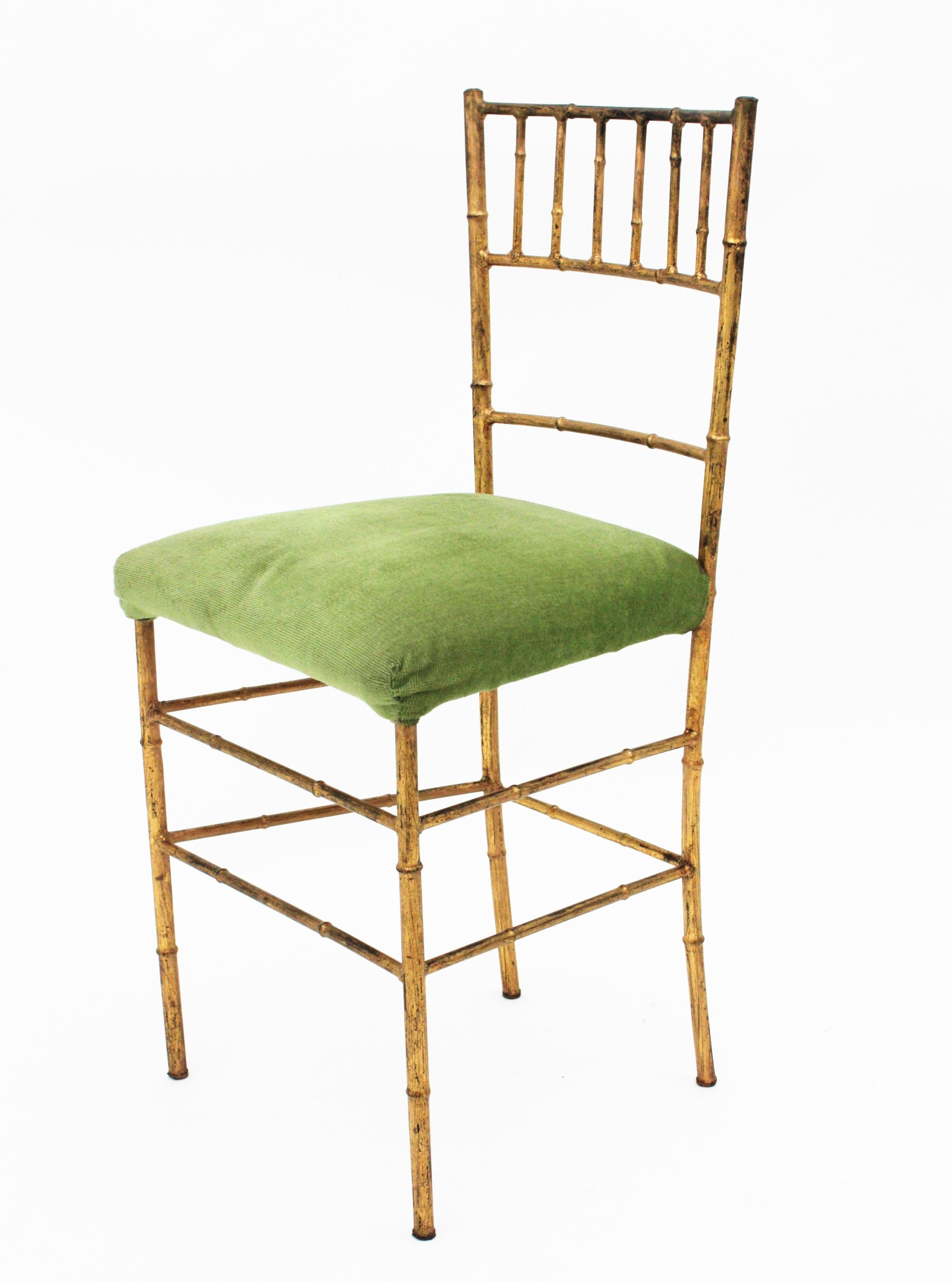 Set aus vier Stühlen aus Kunstbambus aus vergoldetem Eisen im Angebot 2