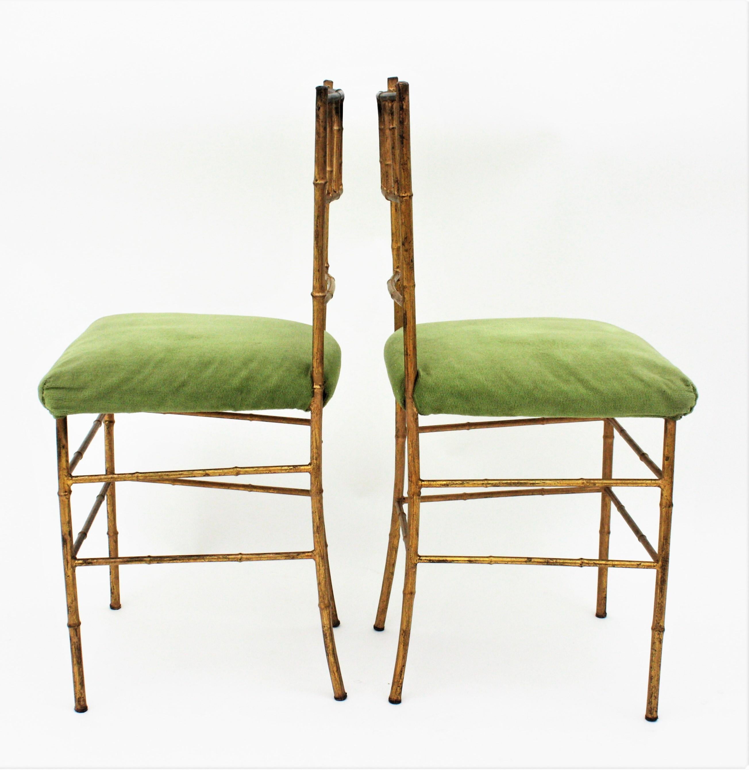 Set aus vier Stühlen aus Kunstbambus aus vergoldetem Eisen (Vergoldet) im Angebot