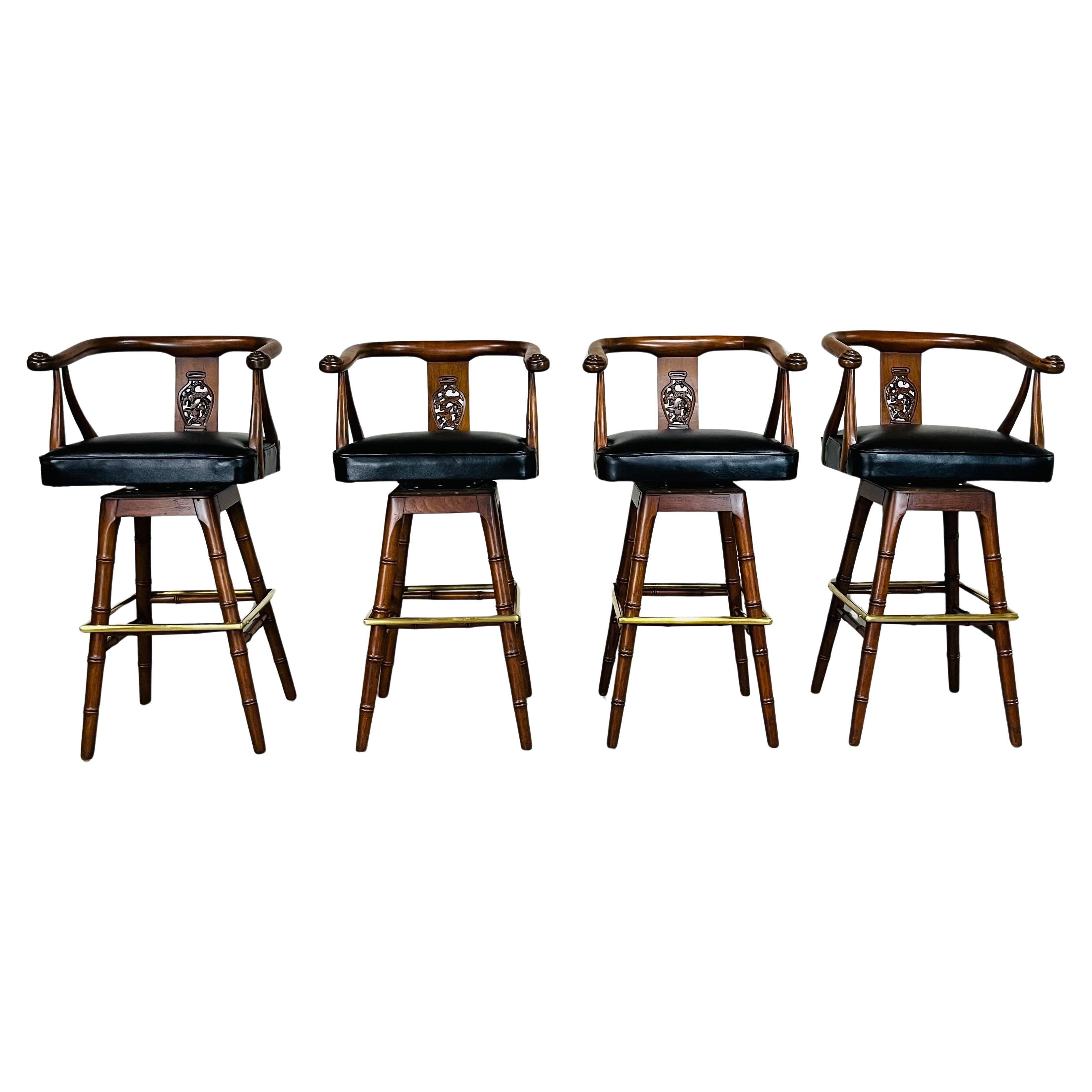 Set of Four Faux Bamboo Mahogany Chinoiserie Asian Style Mid-Century Bar Stools im Angebot