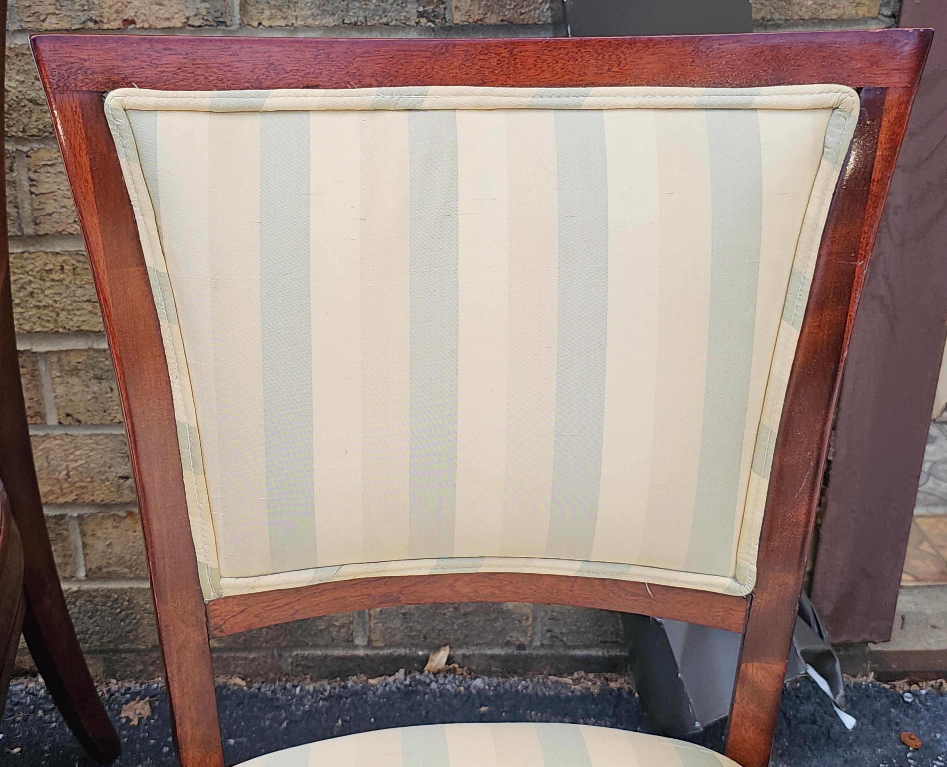Set of Four Federal Style Solid Mahogany Upholstered Dining Chairs, Refinished In condizioni buone in vendita a Germantown, MD