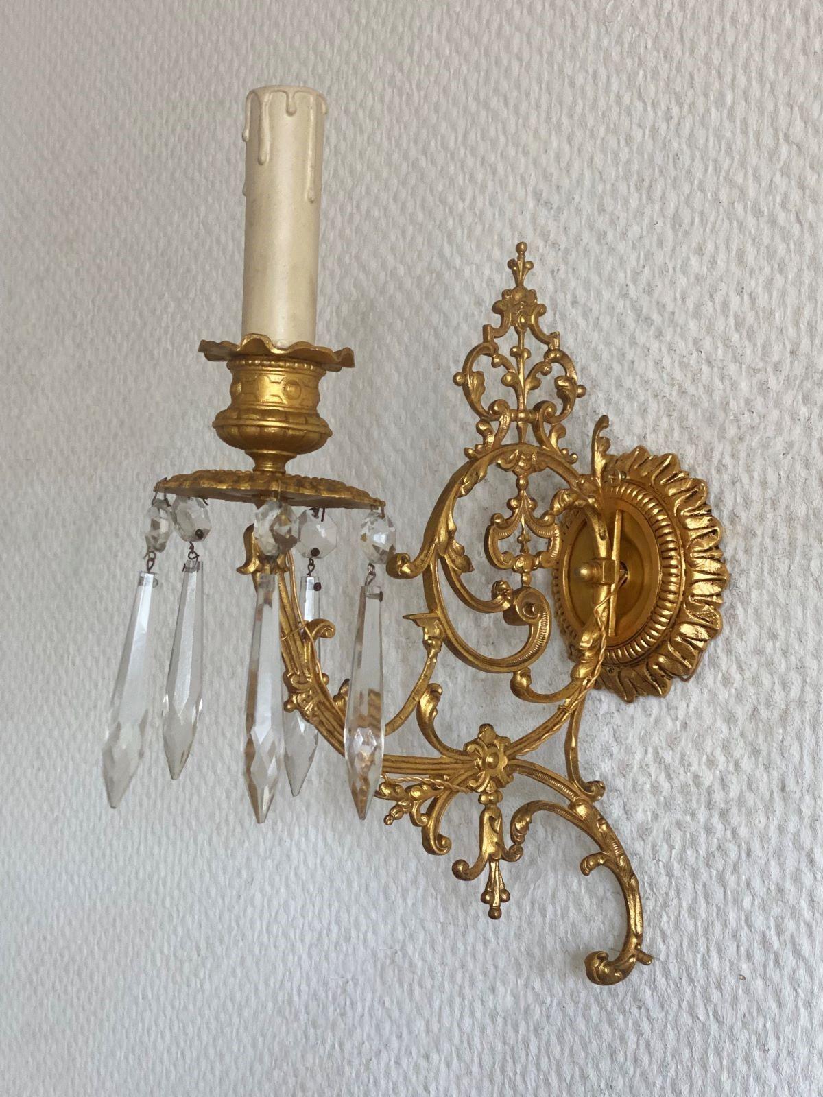 Set of Four Fine French Louis XVI Period Doré Bronze Electrified Wall Sconces In Good Condition For Sale In Frankfurt am Main, DE