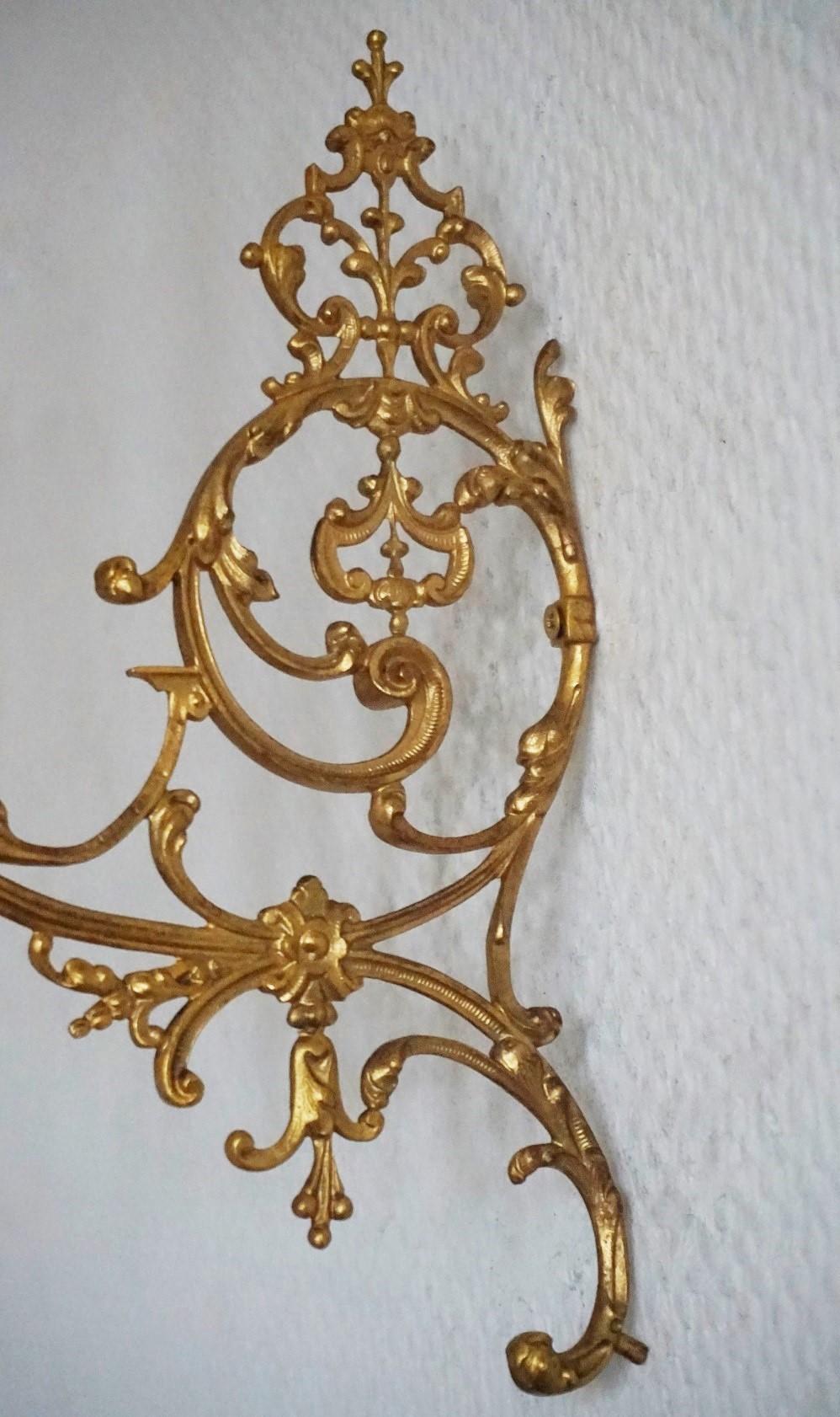 Set von vier feinen französischen Gold- Dor-Bronze-Wandleuchtern aus der Louis XVI-Periode im Angebot 2