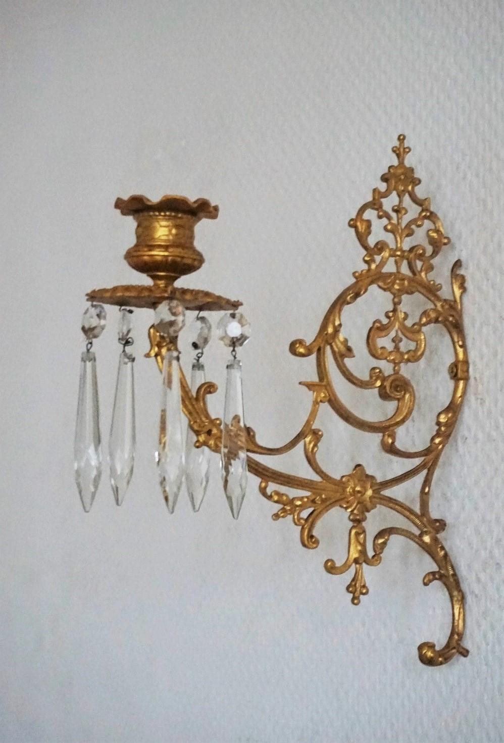 Set of Four Fine French Louis XVI Period Gold Doré Bronze Candle Wall Sconces In Good Condition For Sale In Frankfurt am Main, DE