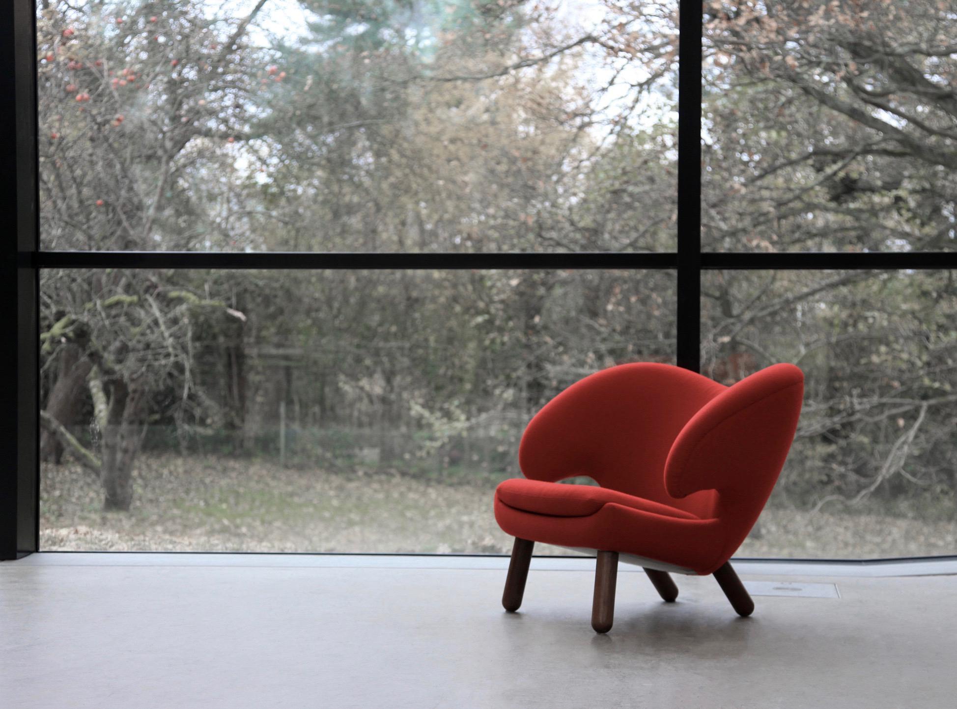 Set of Four Finn Juhl Pelican Chair Upholstered in Wood and Fabric 9