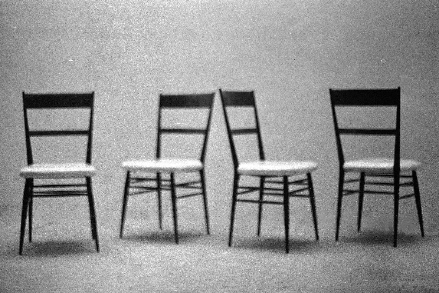 Bois Ensemble de quatre « First Chairs » de Joaquim Tenreiro, 1942. en vente