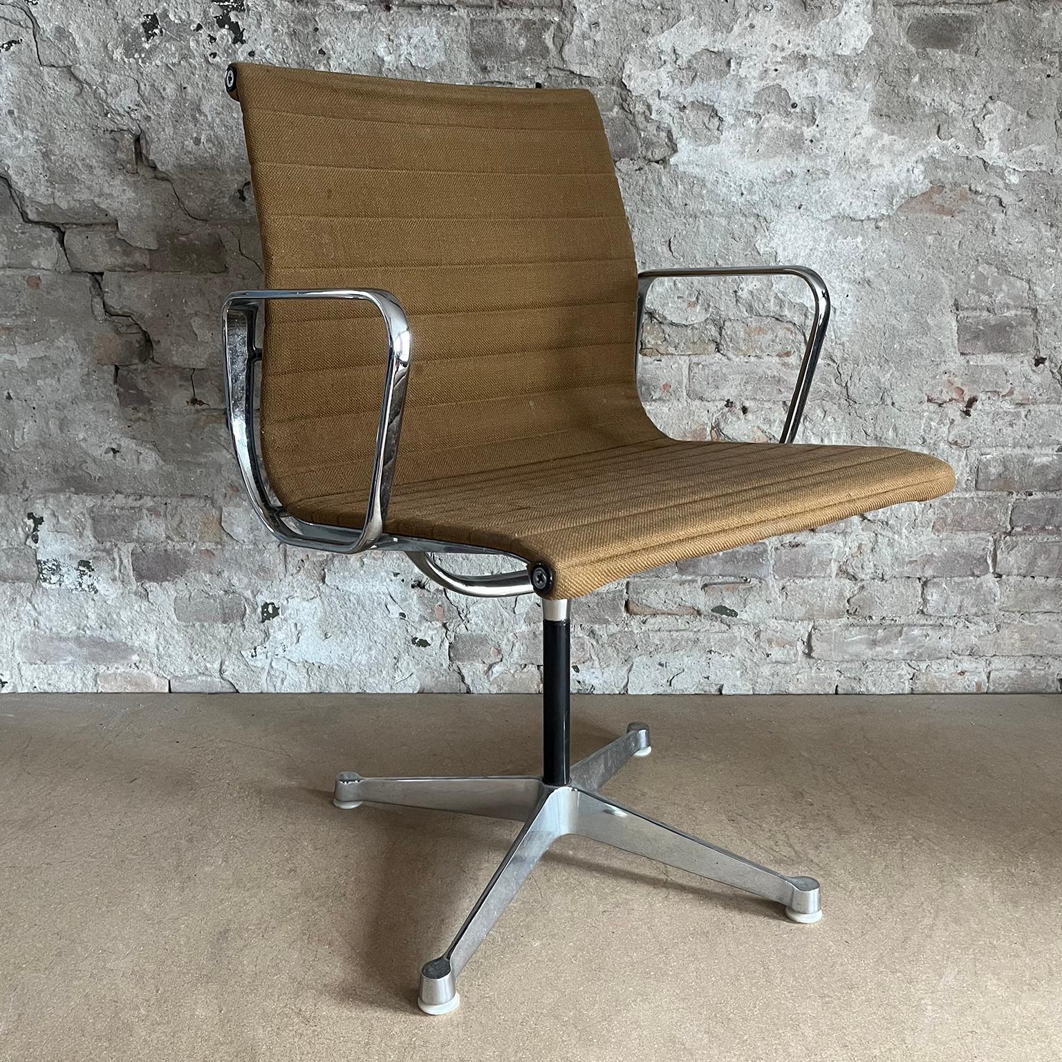 Set of Four First Chrome Base EA 107, Brown Hopsack Upholstery by Herman Miller en vente 9