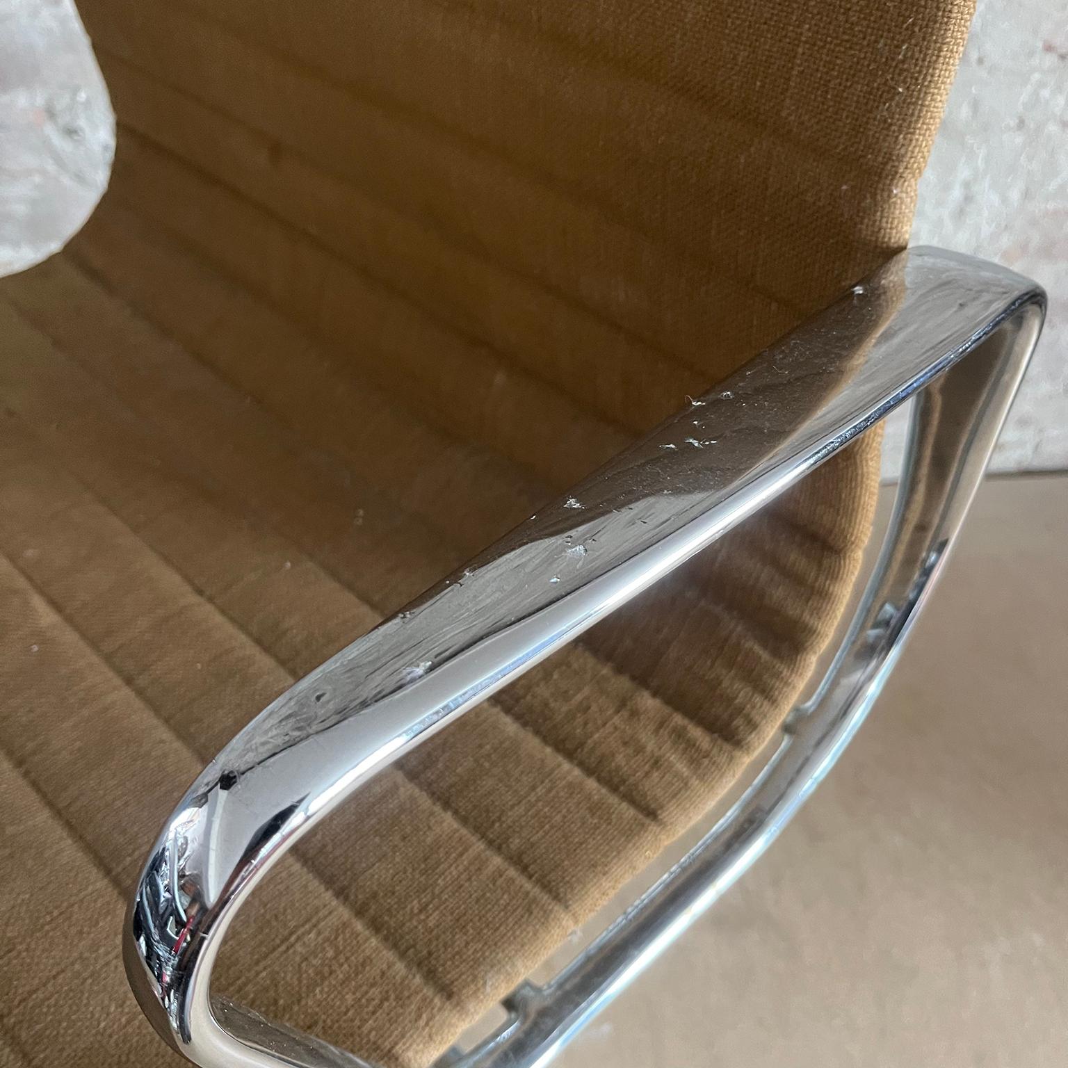 Set of Four First Chrome Base EA 107, Brown Hopsack Upholstery by Herman Miller en vente 12