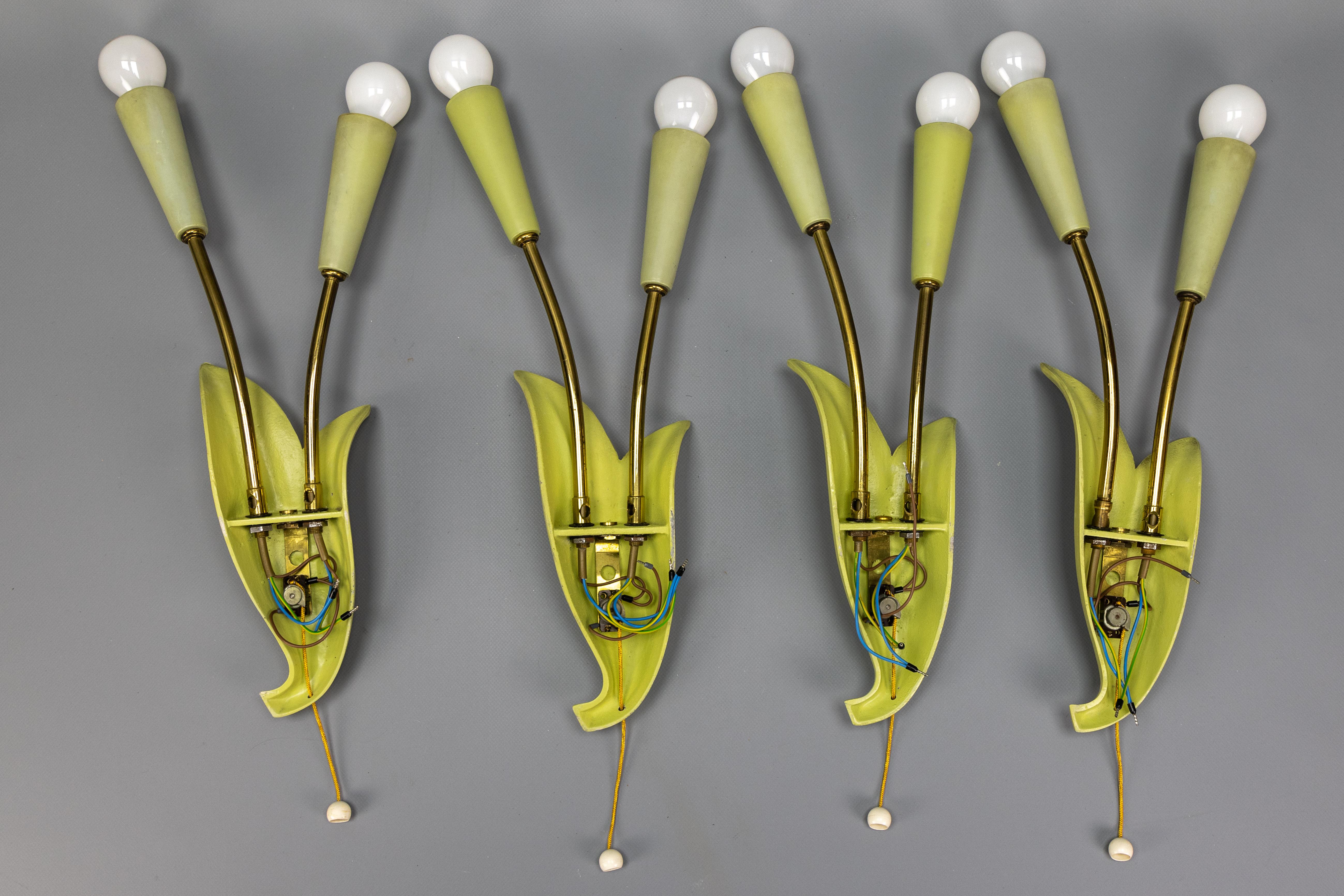 Ensemble de quatre appliques à deux lumières en forme de fleurs, vert pastel, Ott-Leuchten, 1950 en vente 12