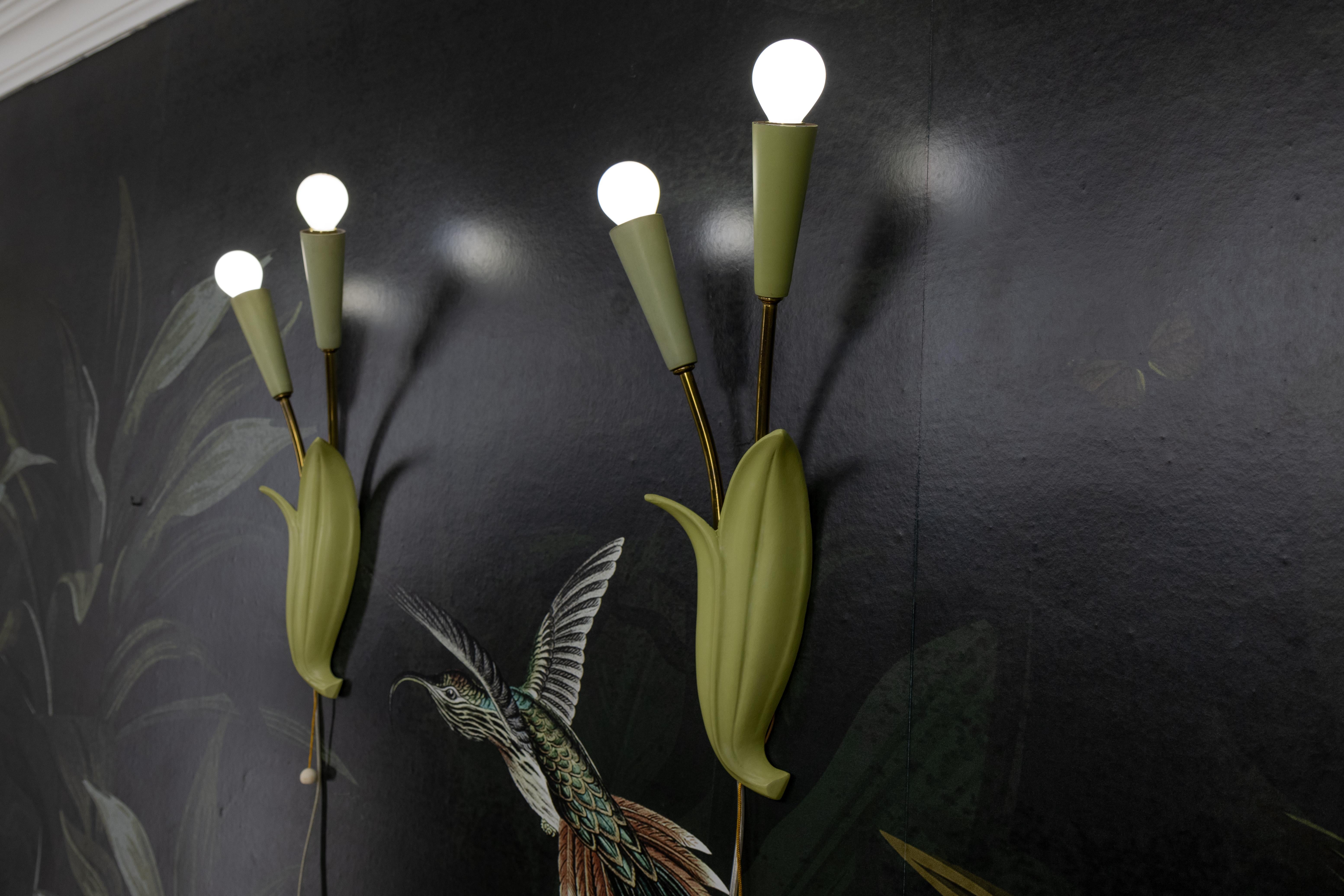 Aluminium Ensemble de quatre appliques à deux lumières en forme de fleurs, vert pastel, Ott-Leuchten, 1950 en vente