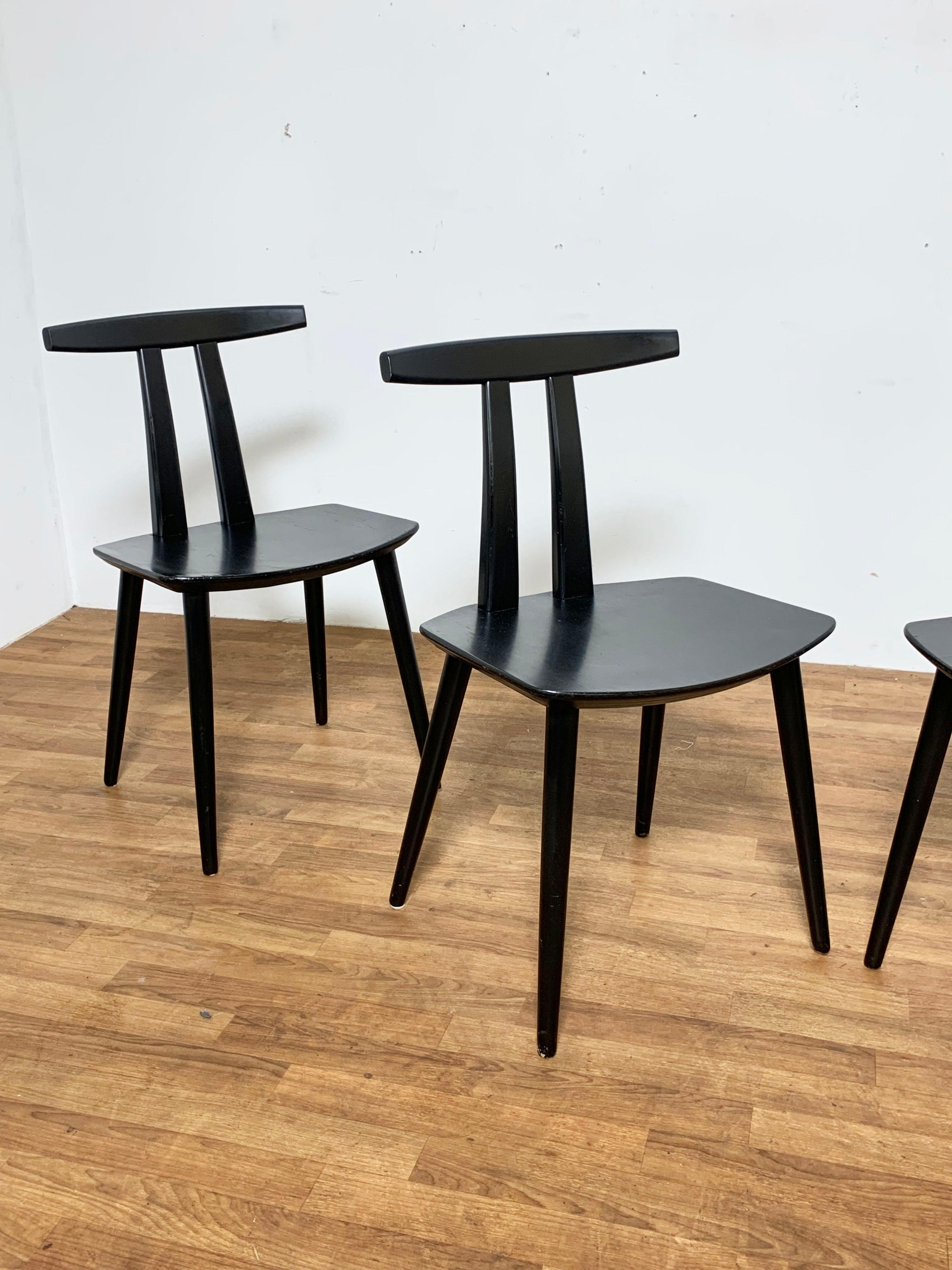Ensemble de quatre chaises de salle à manger conçues par Folke Palsson pour FDB Mobler, Danemark, vers les années 1960. On parle souvent de la chaise 