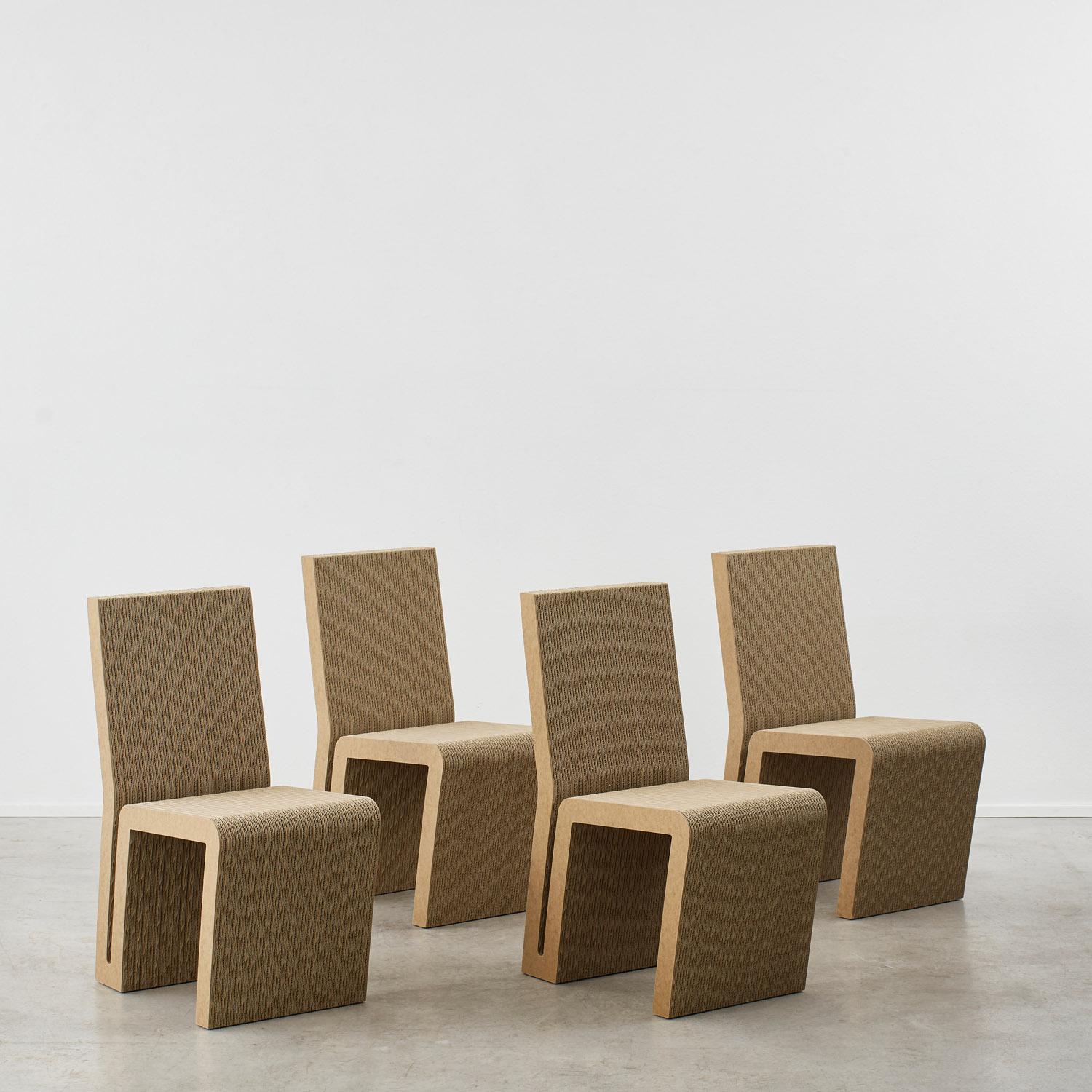 Frank Gehry, the ‘gratuitously eccentric’ architect behind the Guggenheim Bilbao gained attention in the 1970s with his ‘Easy Edges’ furniture series (1969-73). Constructed in corrugated cardboard and fibreboard, the line’s most emblematic designs