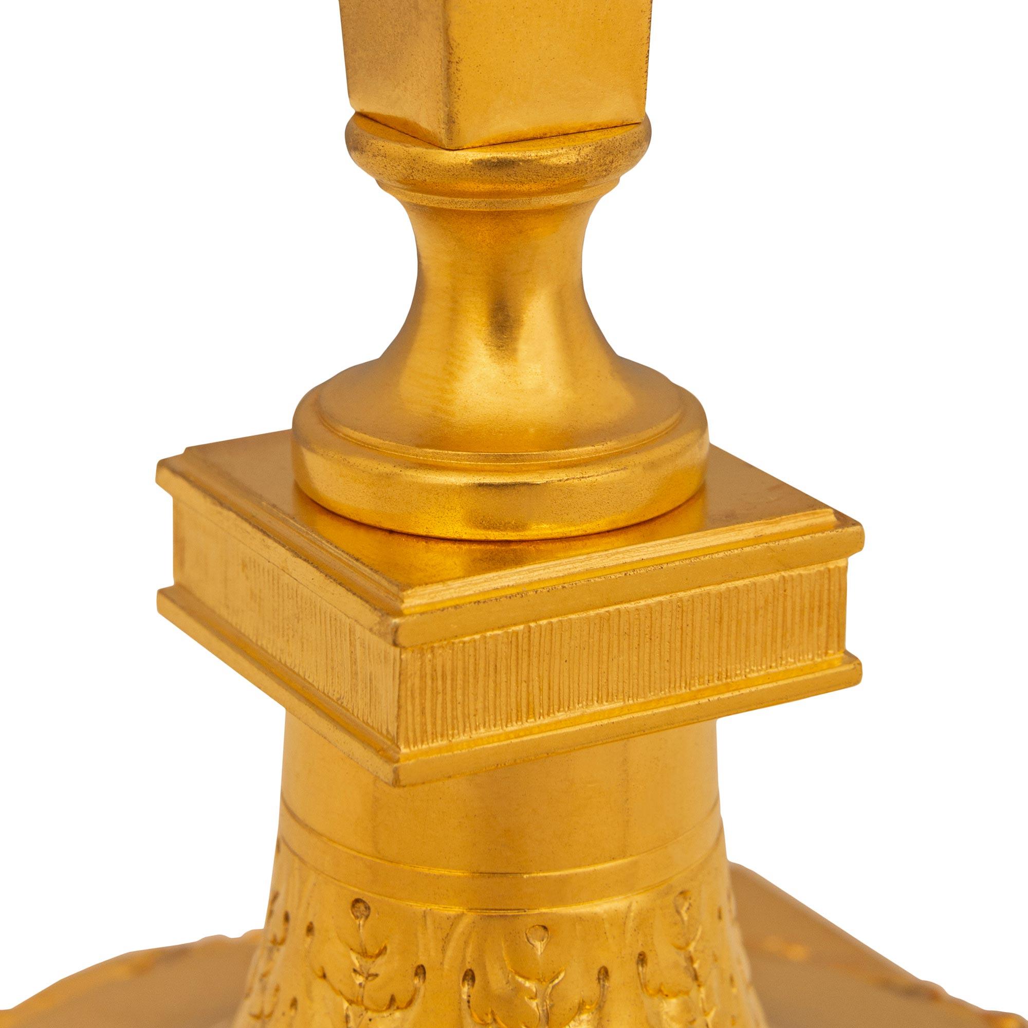 Ensemble de quatre chandeliers en bronze doré d'époque Belle Epoque, 19e siècle, France Bon état - En vente à West Palm Beach, FL