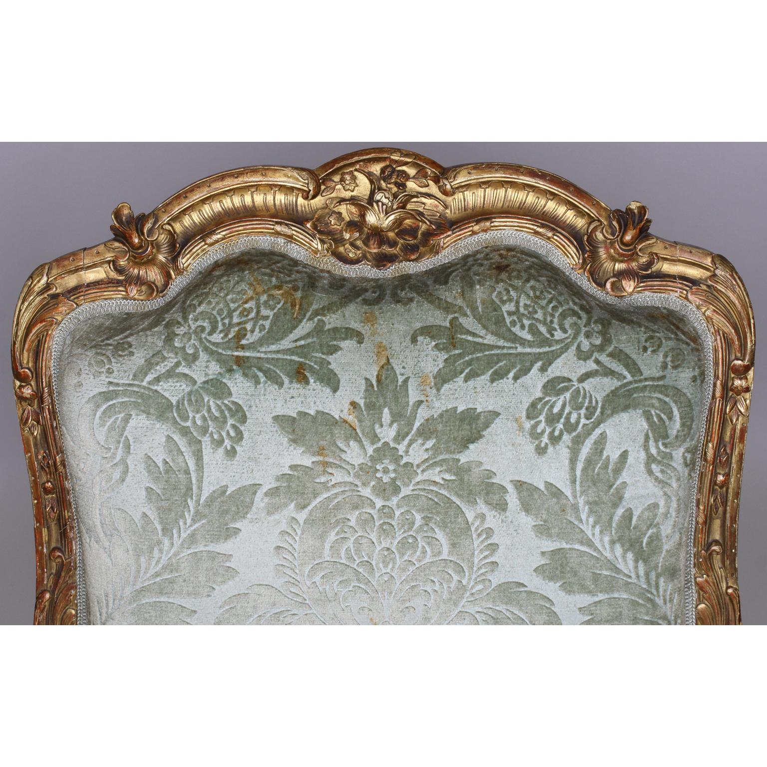Ensemble de quatre fauteuils français de style Louis XV rococo du 19e siècle en bois sculpté et doré en vente 5
