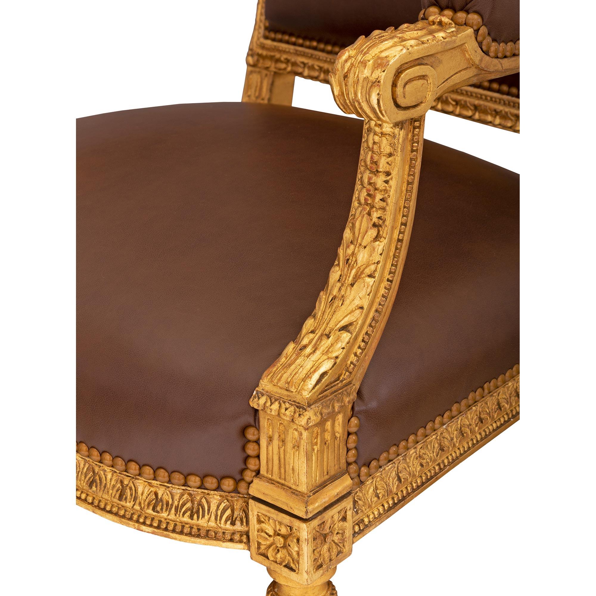 Ensemble de quatre fauteuils français du 19ème siècle de style Louis XVI en bois doré en vente 1