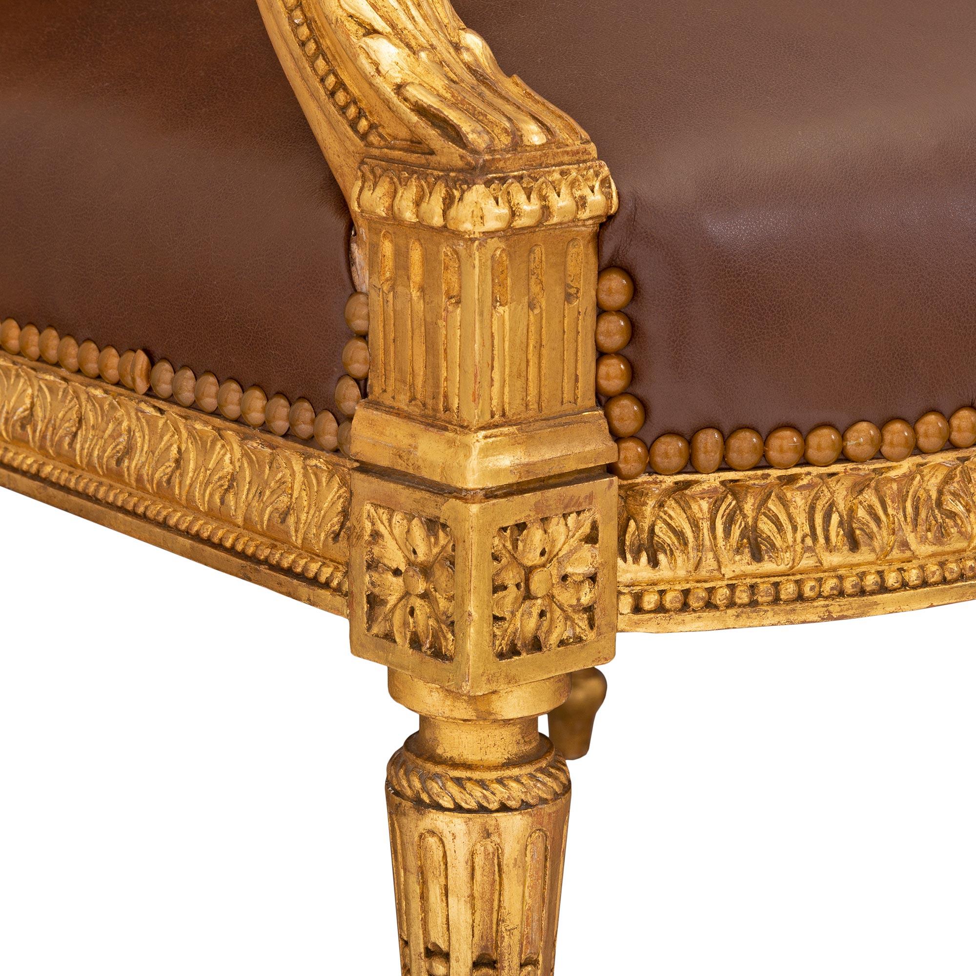 Ensemble de quatre fauteuils français du 19ème siècle de style Louis XVI en bois doré en vente 2