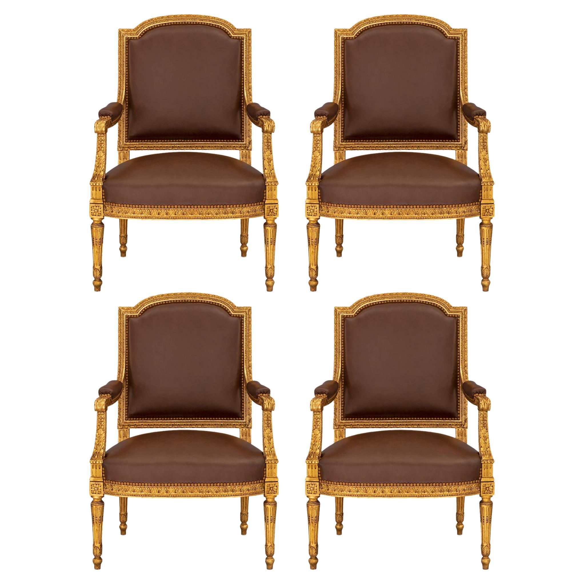 Ensemble de quatre fauteuils français du 19ème siècle de style Louis XVI en bois doré en vente
