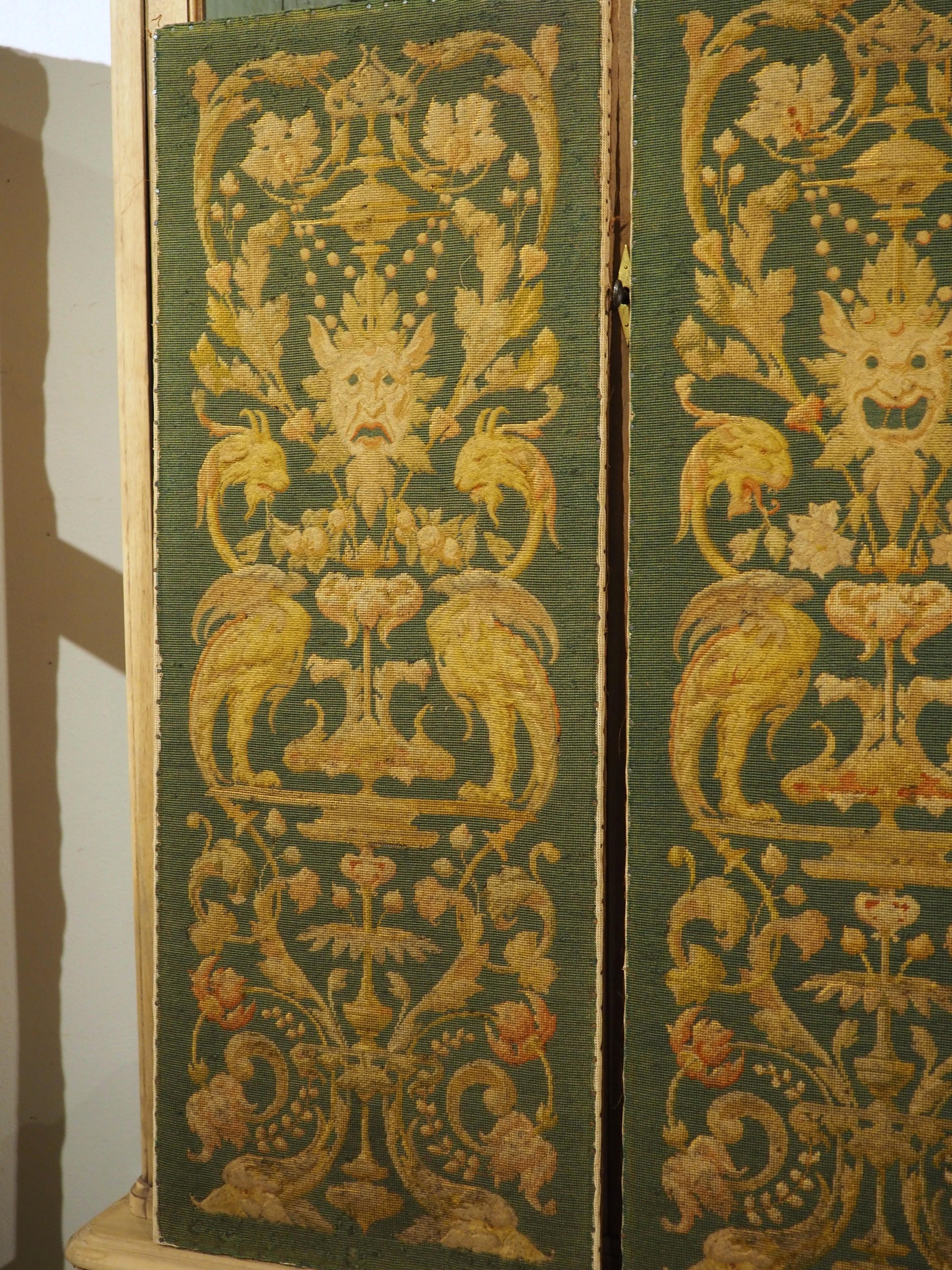 Más información próximamente...

Cada uno de estos cuatro puntos de aguja franceses de la década de 1800 se ha montado en un tablero.  Originalmente paneles de teatro, estos maravillosos puntos de aguja podían colgarse de la pared o colocarse en una