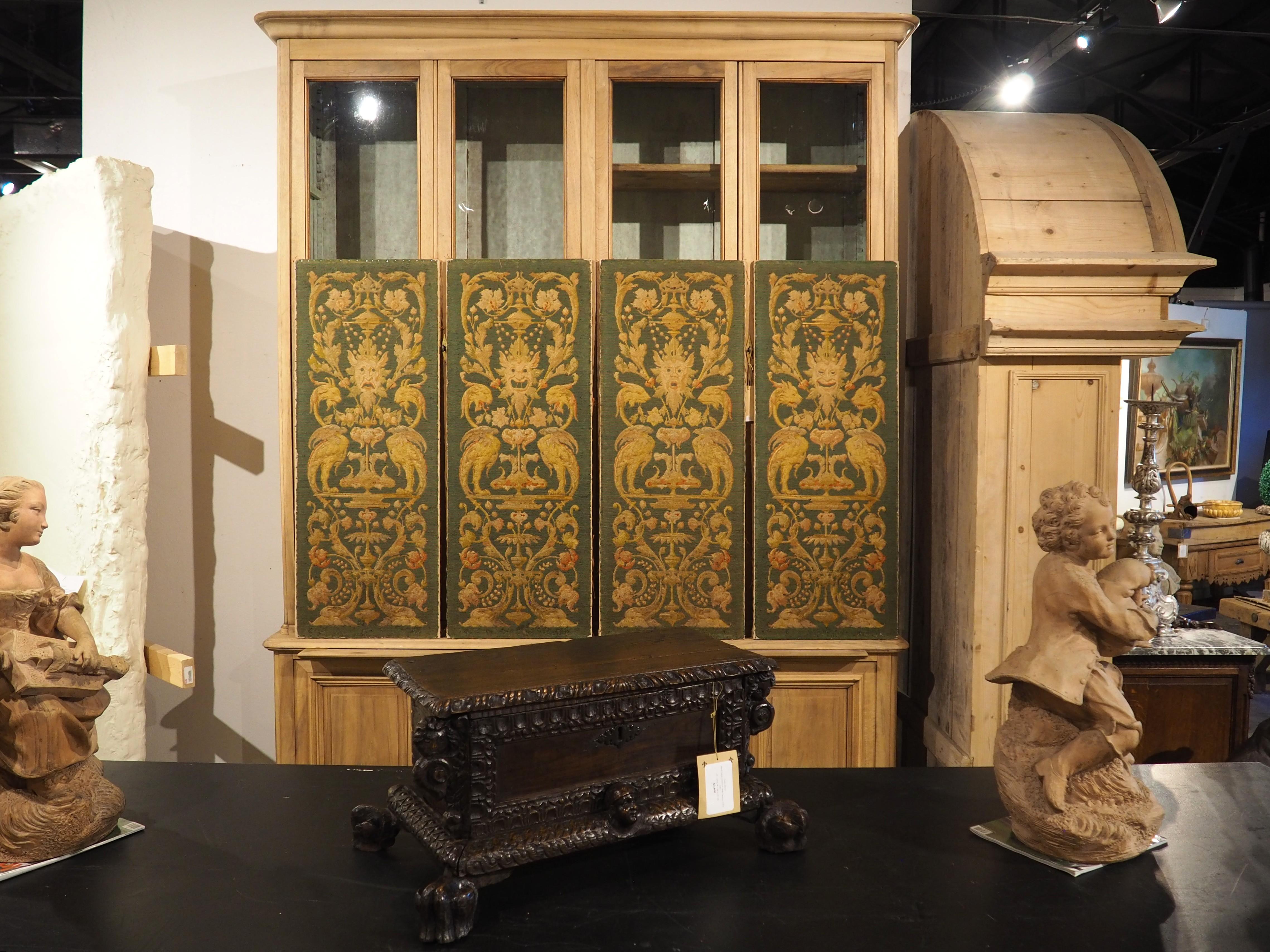 Conjunto de Cuatro Paneles de Teatro Antiguos Franceses de Punto de Aguja, Siglo XIX Francés en venta