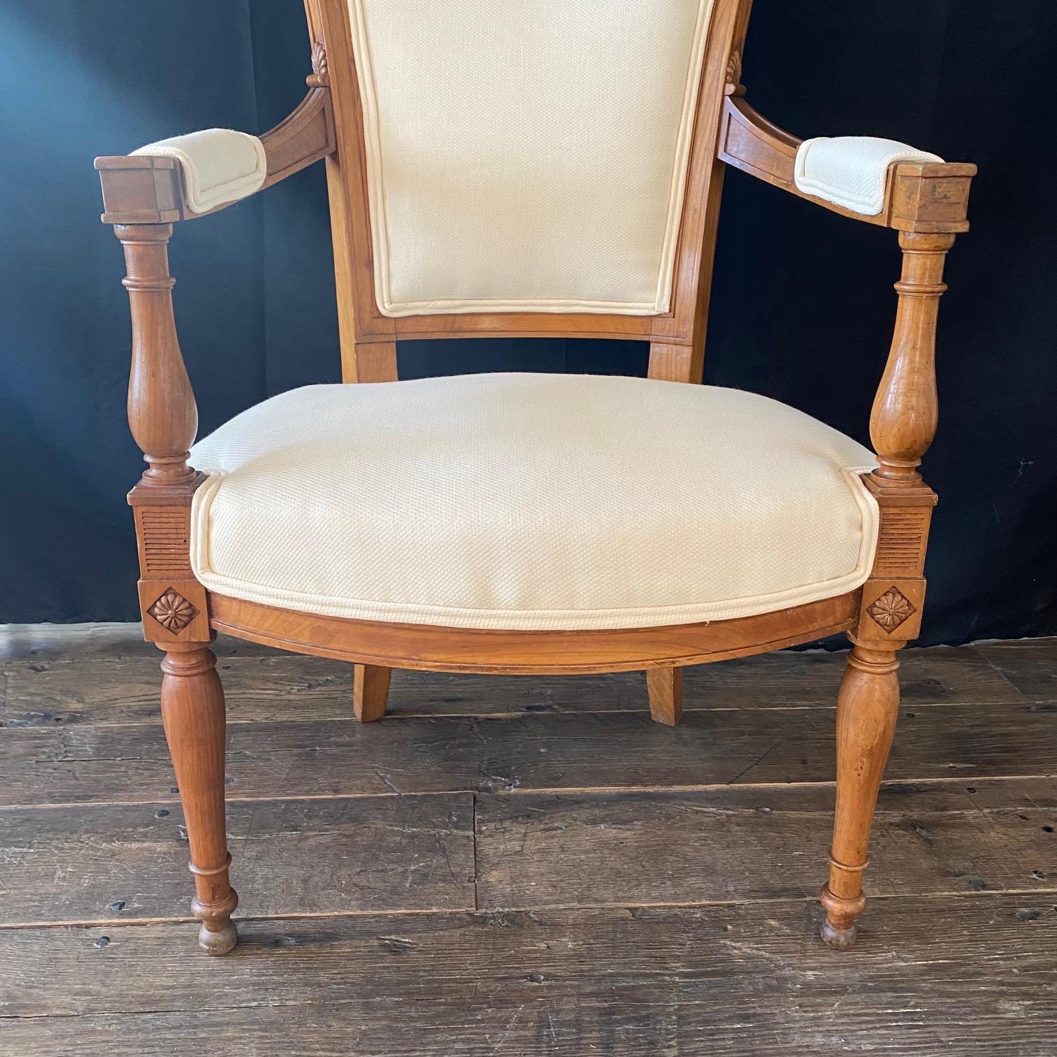 Set of Four French Antique Neoclassical Finely Carved Directoire Dining Chairs In Good Condition For Sale In Hopewell, NJ