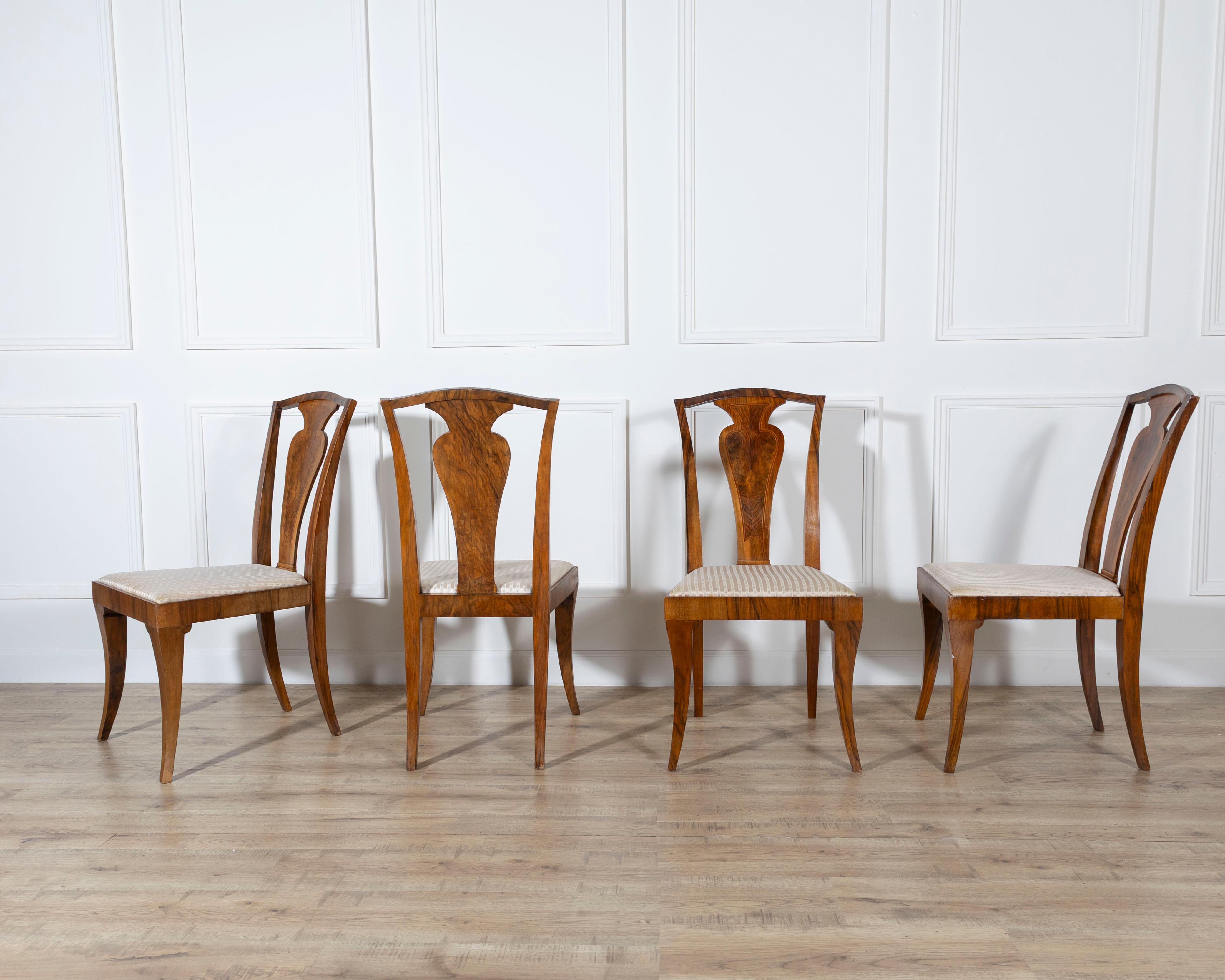 Art Déco Set of Four French Art Deco Dining Chairs in Walnut and Bois de Rose, circa 1920 in vendita