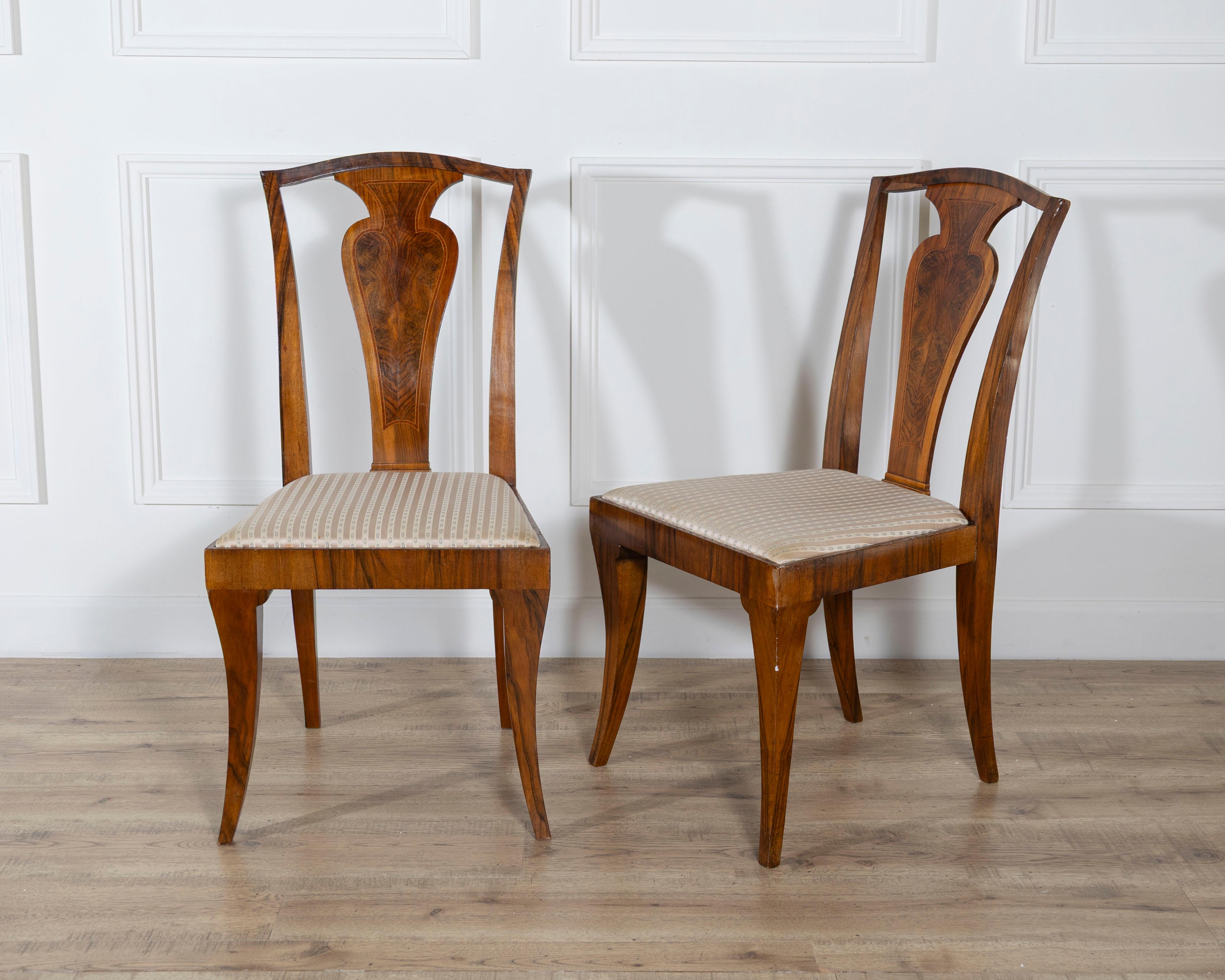 Austriaco Set of Four French Art Deco Dining Chairs in Walnut and Bois de Rose, circa 1920 in vendita