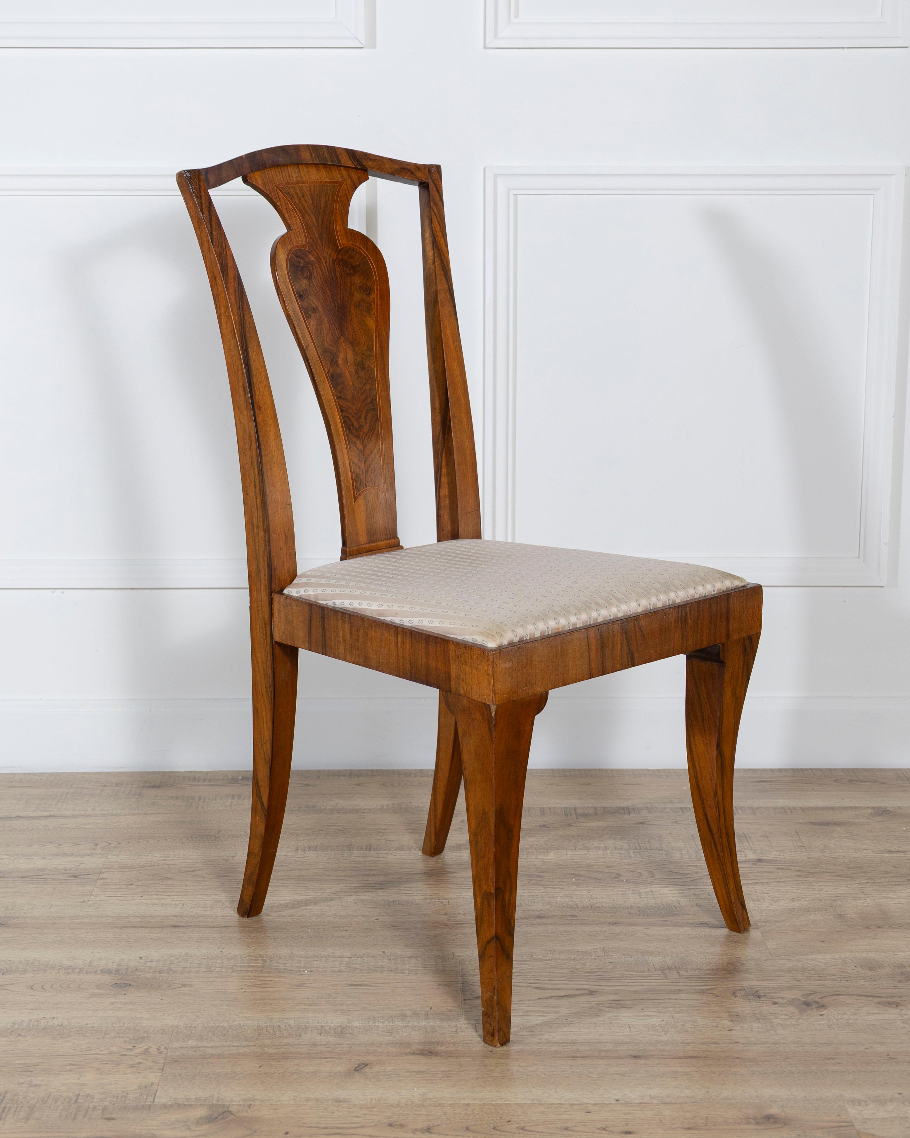 XX secolo Set of Four French Art Deco Dining Chairs in Walnut and Bois de Rose, circa 1920 in vendita