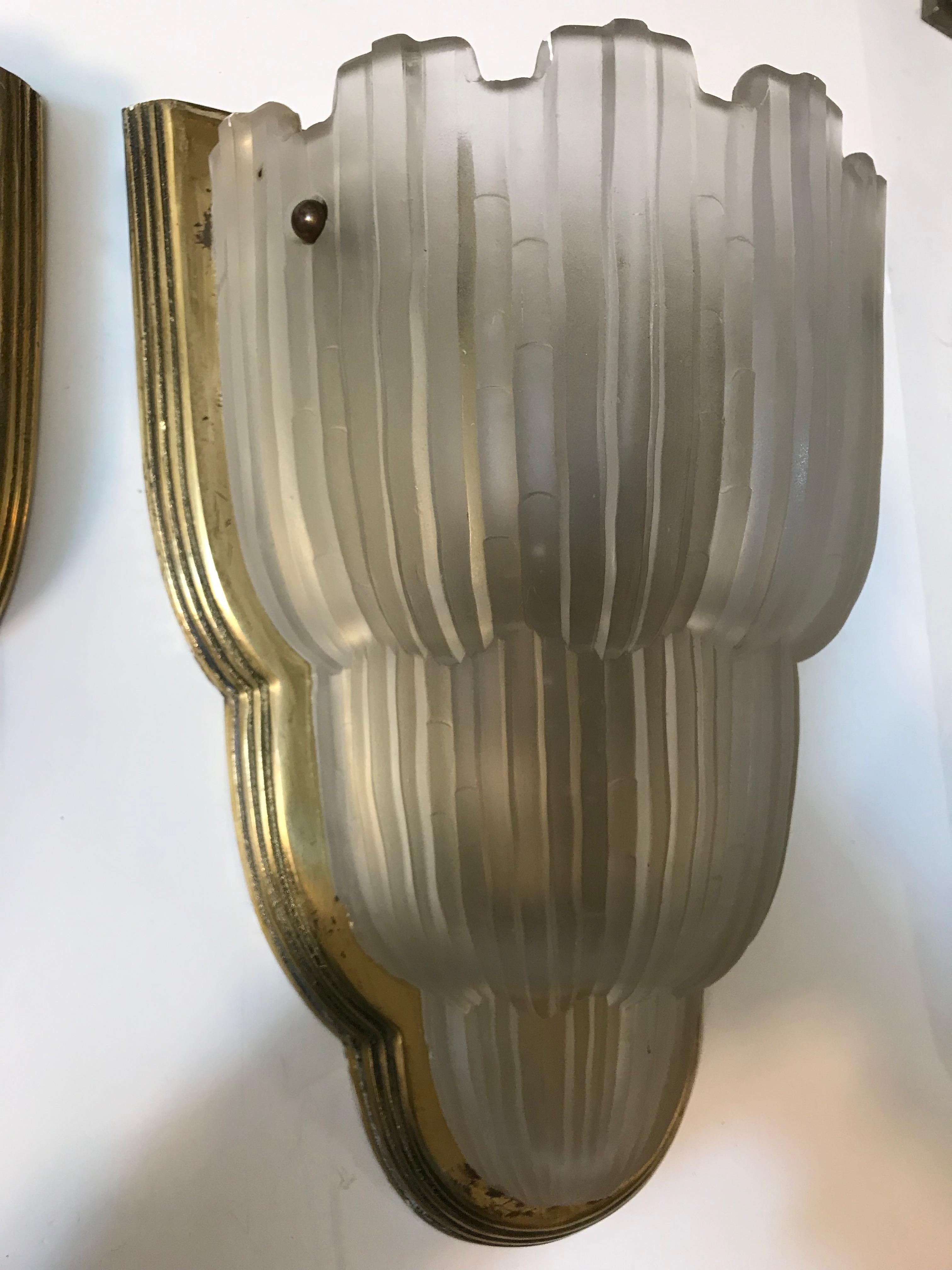 Set of Four French Art Deco Sconces Signed by Sabino im Zustand „Hervorragend“ in North Bergen, NJ