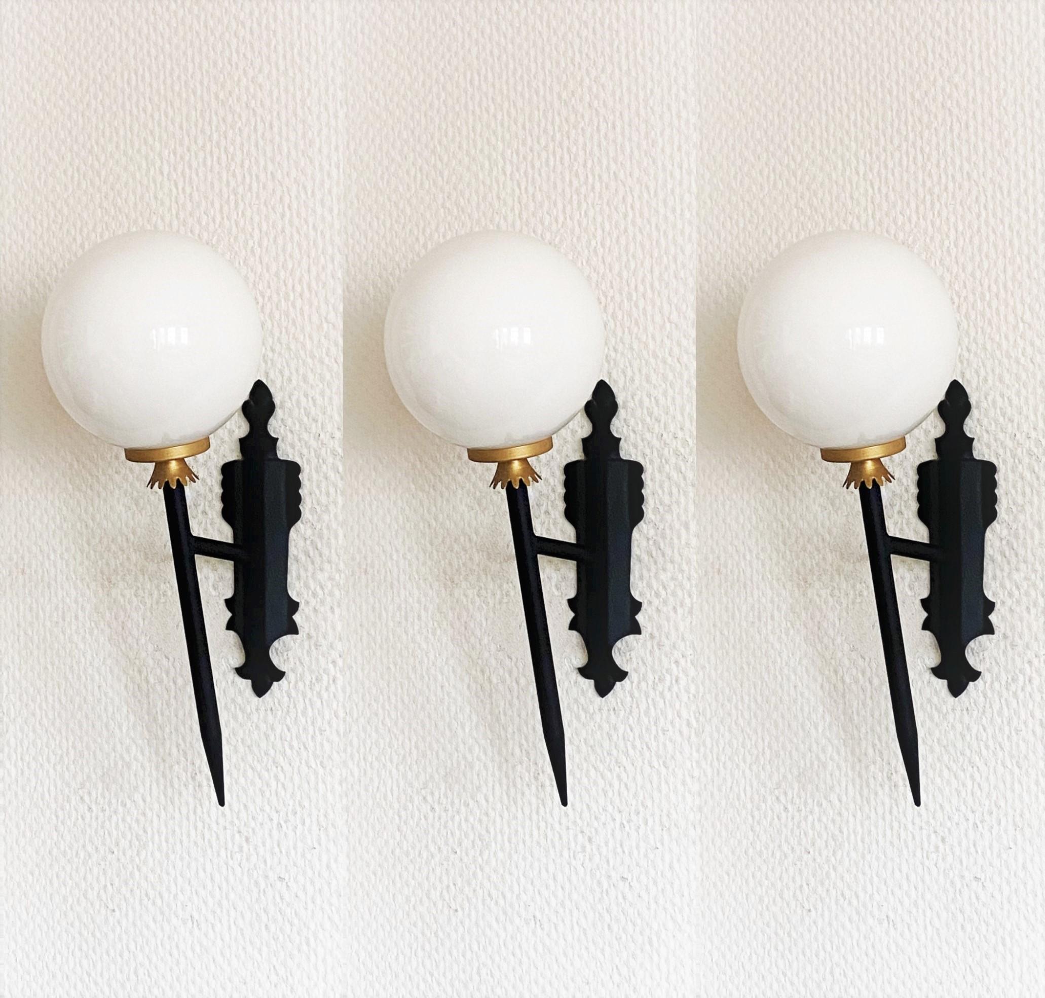 Set of Four French Art Deco Wrought Iron Opaline Glass Wall Sconces, 1950s In Good Condition In Frankfurt am Main, DE