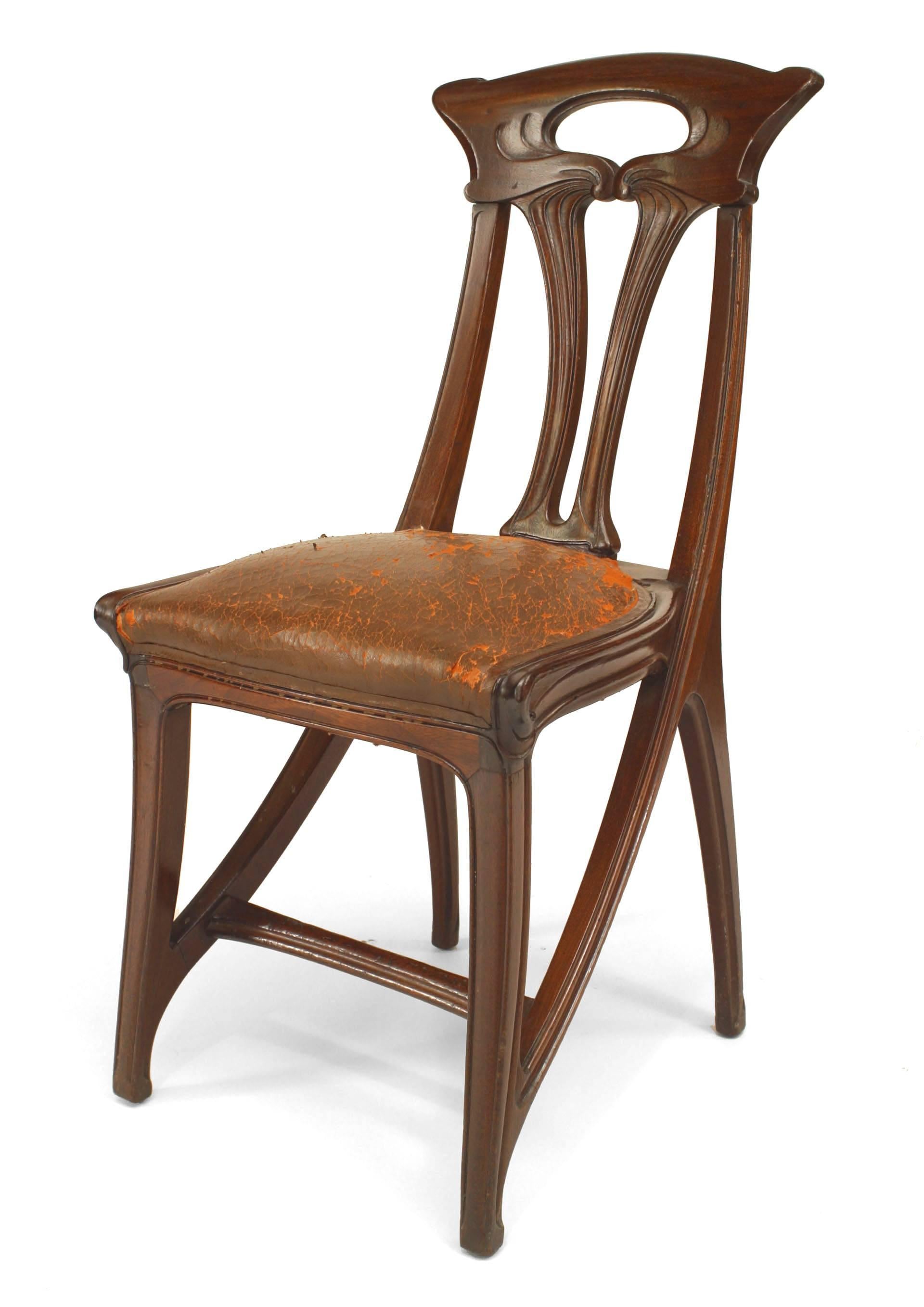 Français Paire de chaises d'appoint en cuir de style Art nouveau français en vente