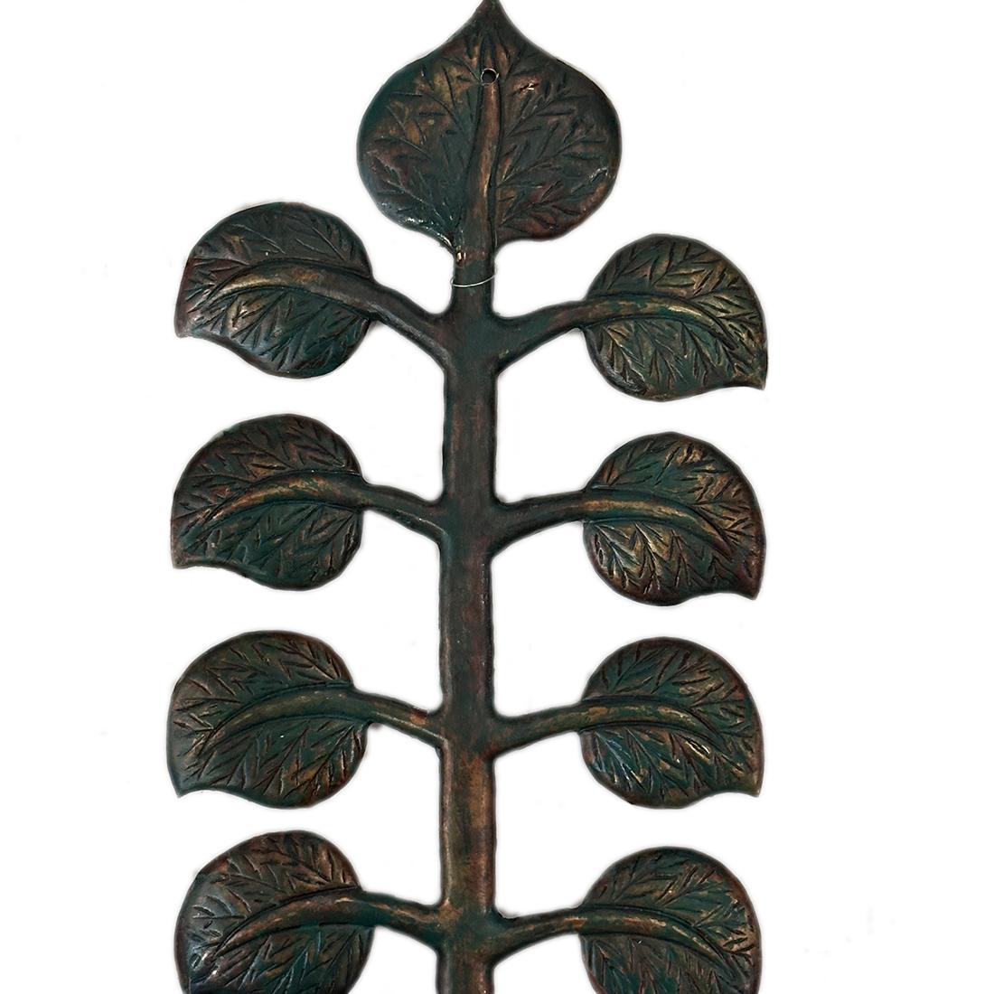 Coppia di appliques francesi in bronzo patinato del 1950 circa con motivo a foglie. Venduto in coppia.

Misure:
Altezza: 21,5
Larghezza: 7