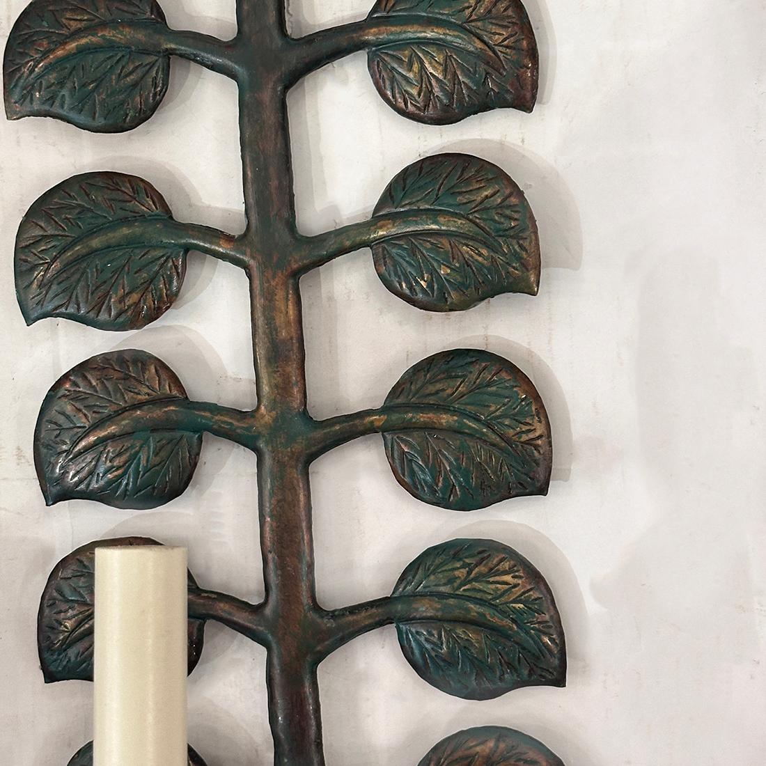 Set di quattro lampade francesi in bronzo con foglie, vendute per coppia In condizioni buone in vendita a New York, NY