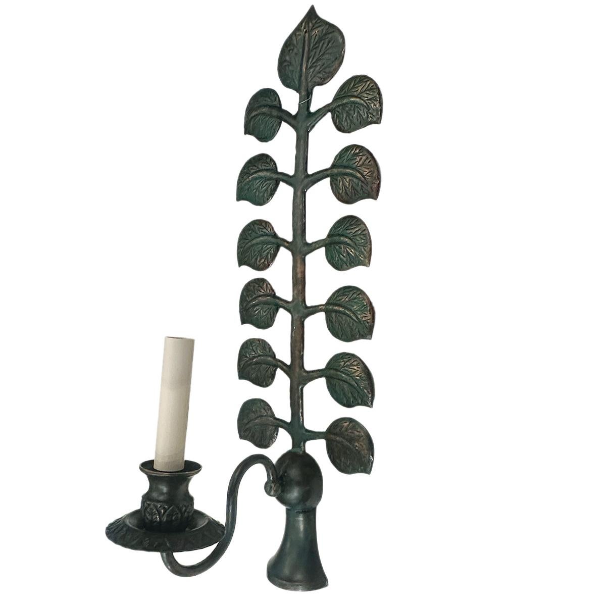 Metallo Set di quattro lampade francesi in bronzo con foglie, vendute per coppia in vendita