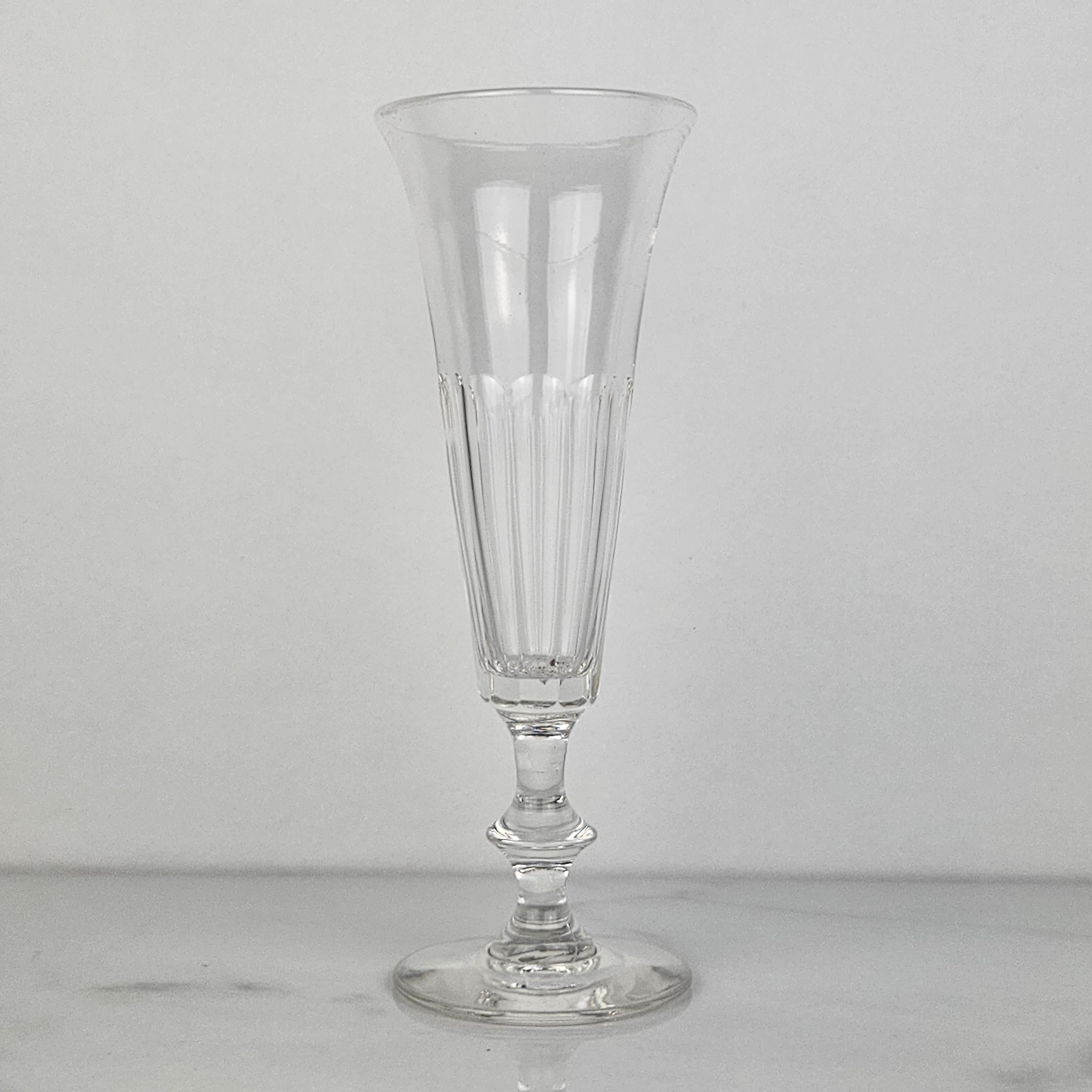 Romantico Set di quattro flûte da champagne francesi in vetro di cristallo, 1880 ca. 1880 in vendita