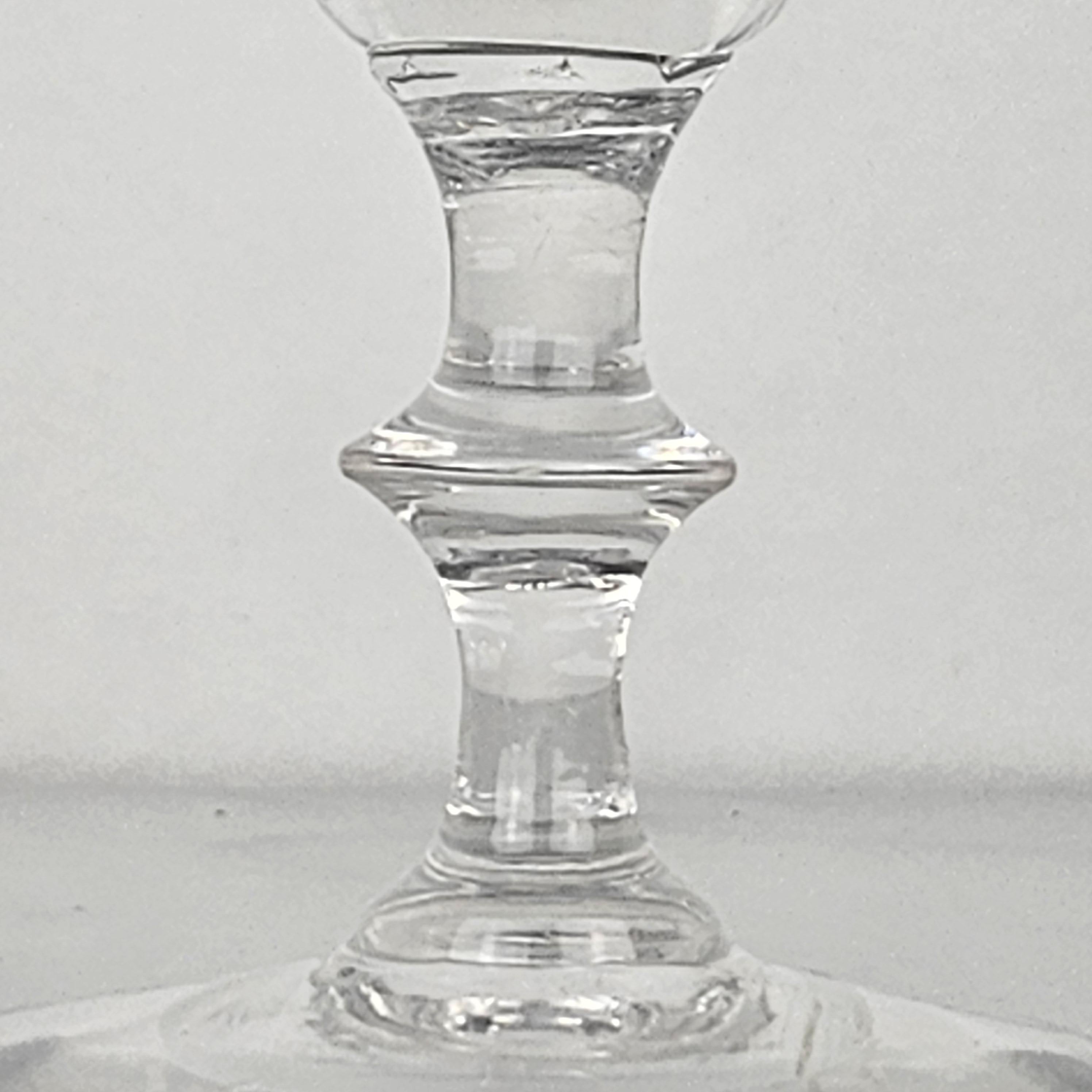 Set di quattro flûte da champagne francesi in vetro di cristallo, 1880 ca. 1880 in vendita 1