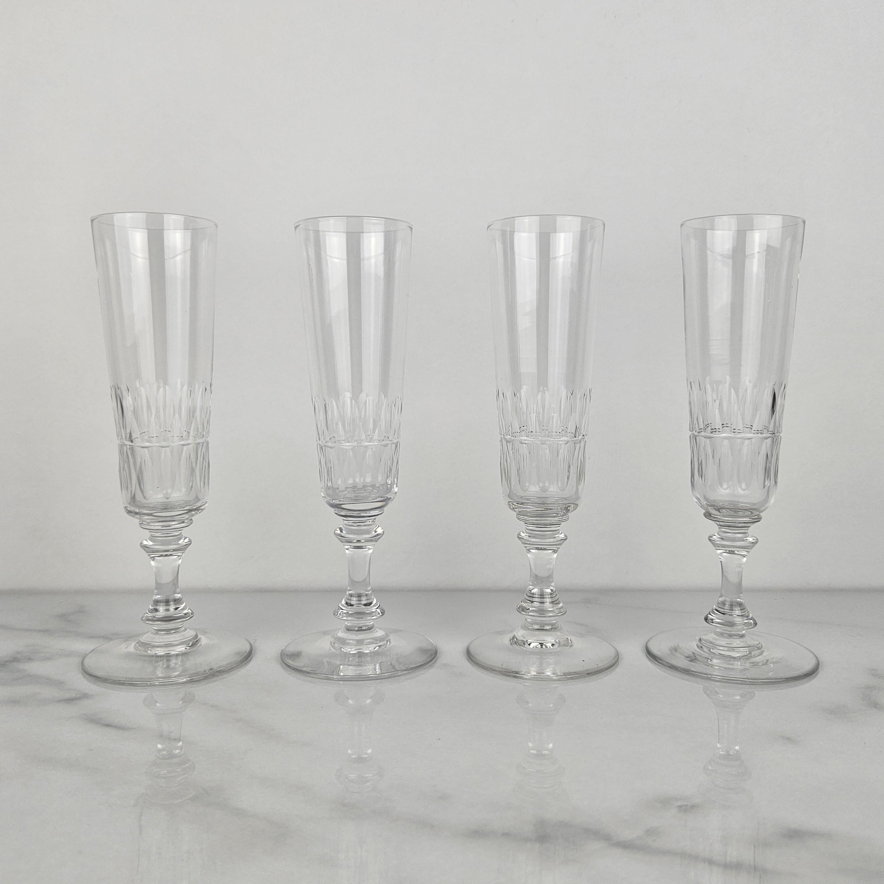 A beautiful set of four handmade French Champagne flutes in crystal glass, fabricated around 1890.  

These antique glasses are mouth-blown and facet cut.. 

Please take notice of the very nice details and the elegant design.
Meticulously