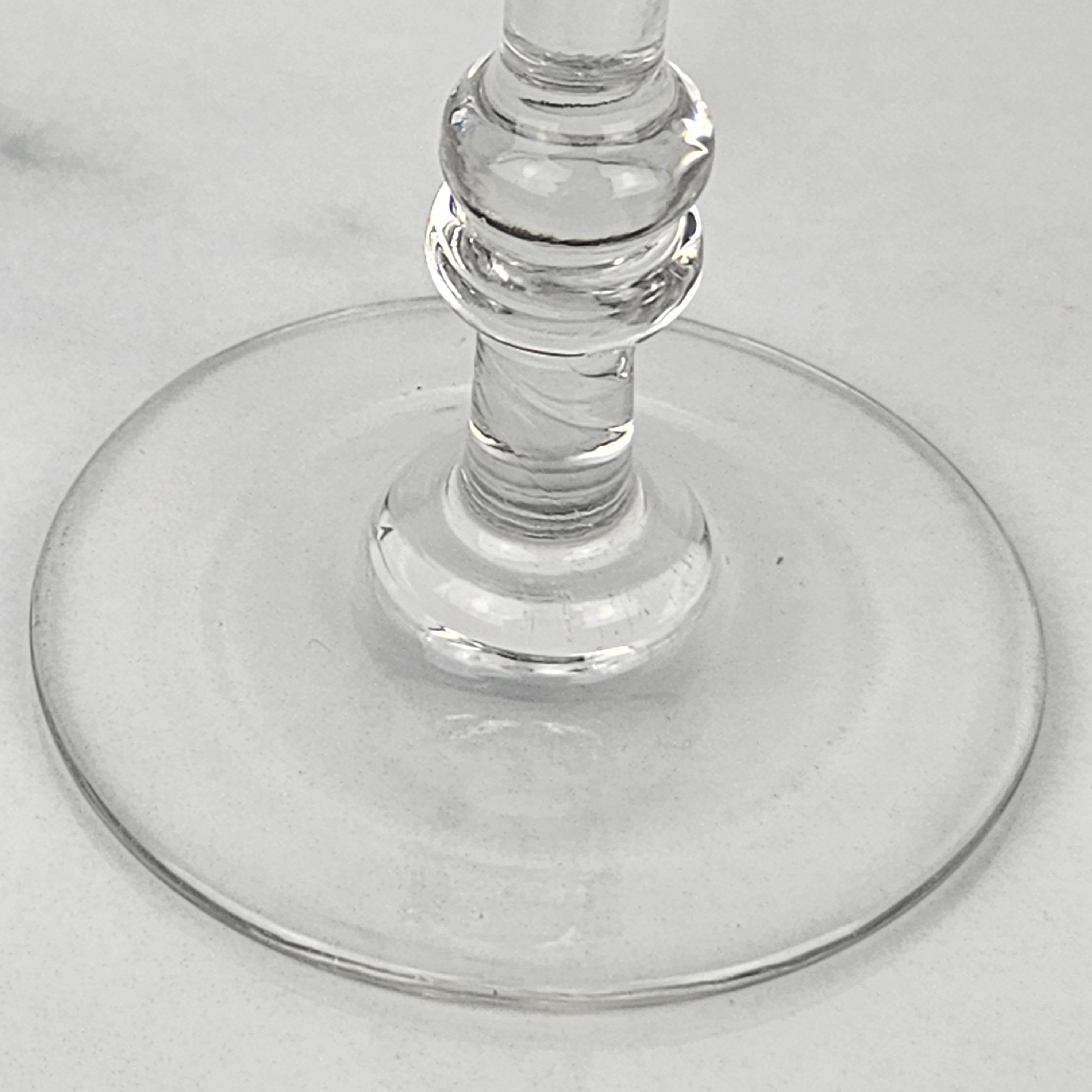 Verre brun Ensemble de quatre flûtes à champagne françaises en verre, vers 1870 en vente