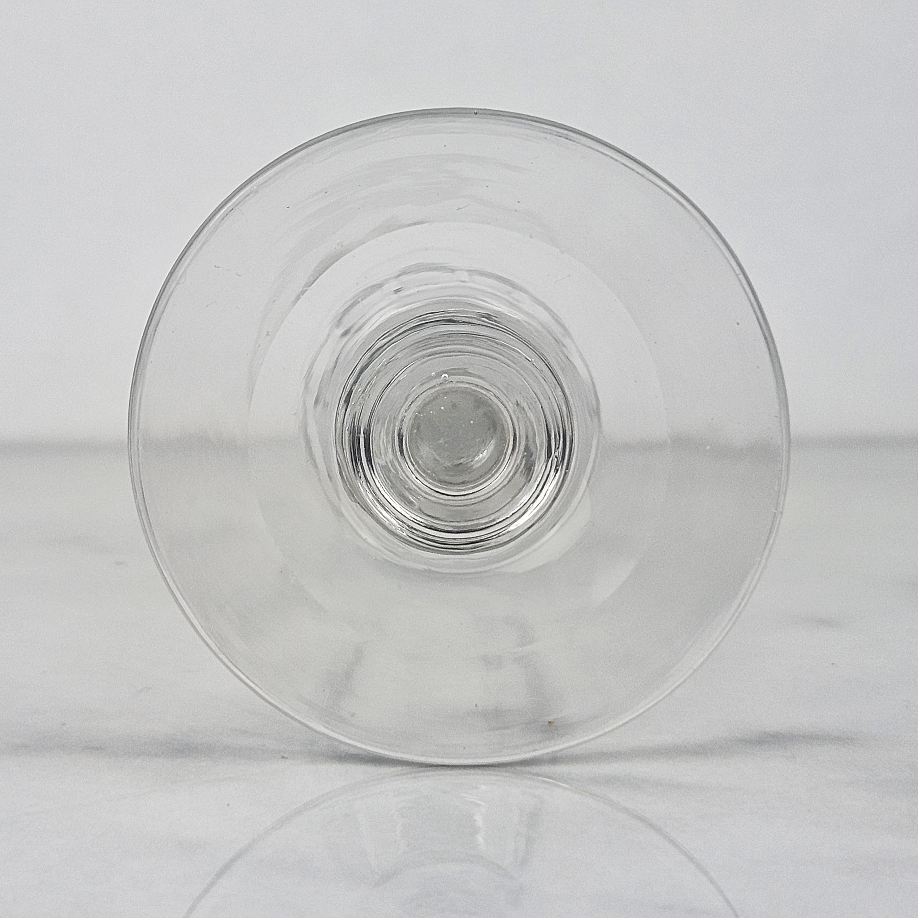 Ensemble de quatre flûtes à champagne françaises en verre, vers 1870 en vente 1