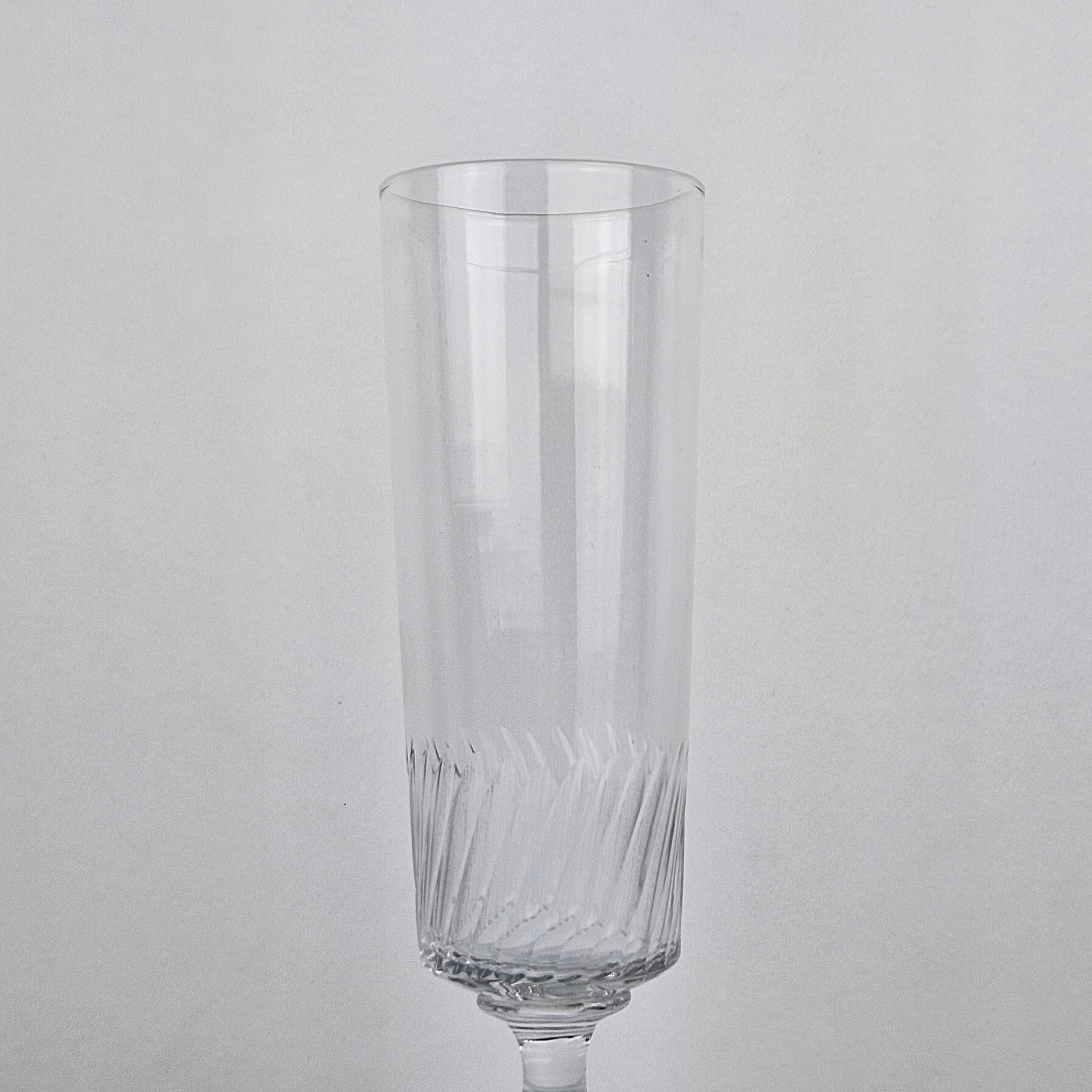 Fait main Ensemble de quatre flûtes à champagne françaises en verre, vers 1890 en vente