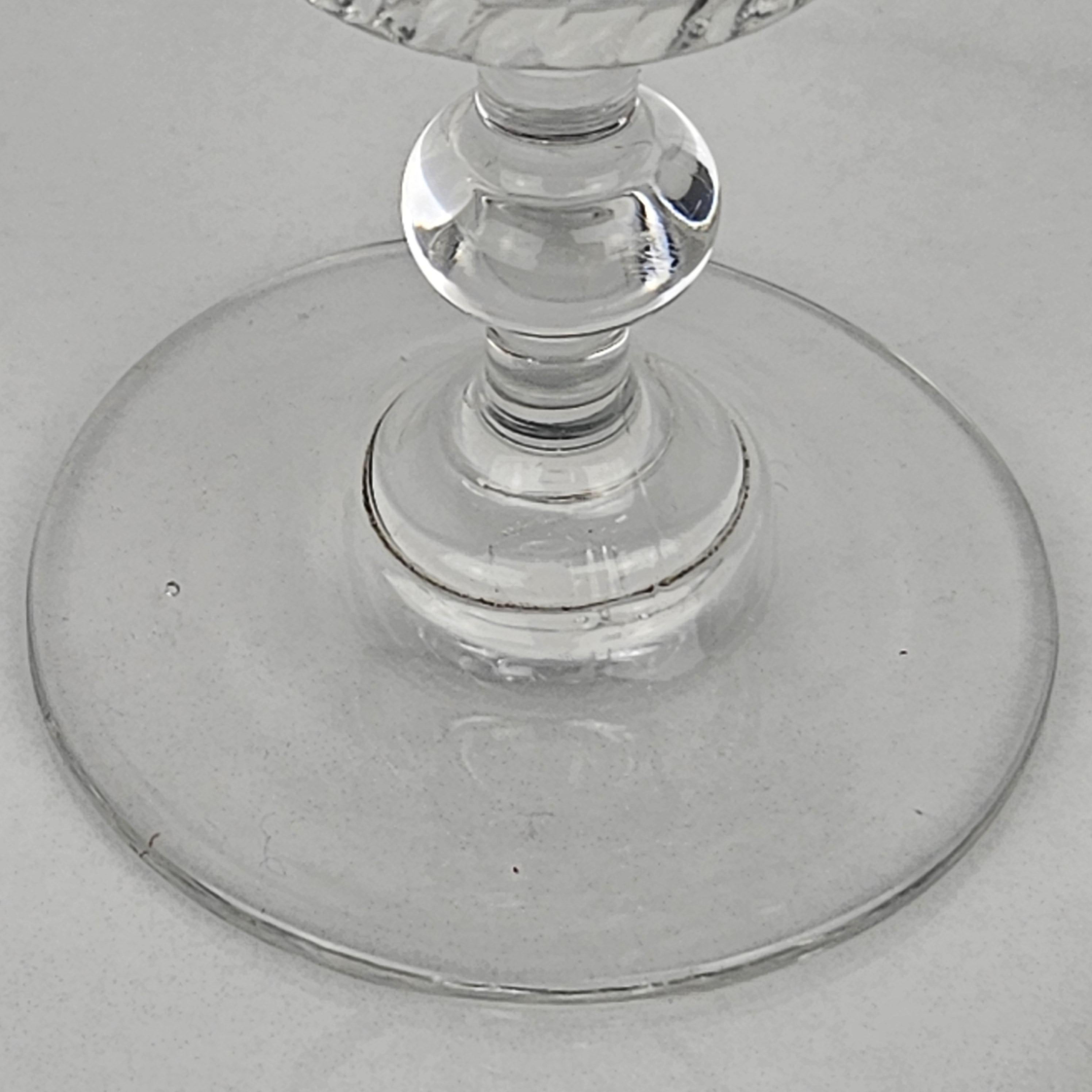 Verre brun Ensemble de quatre flûtes à champagne françaises en verre, vers 1890 en vente