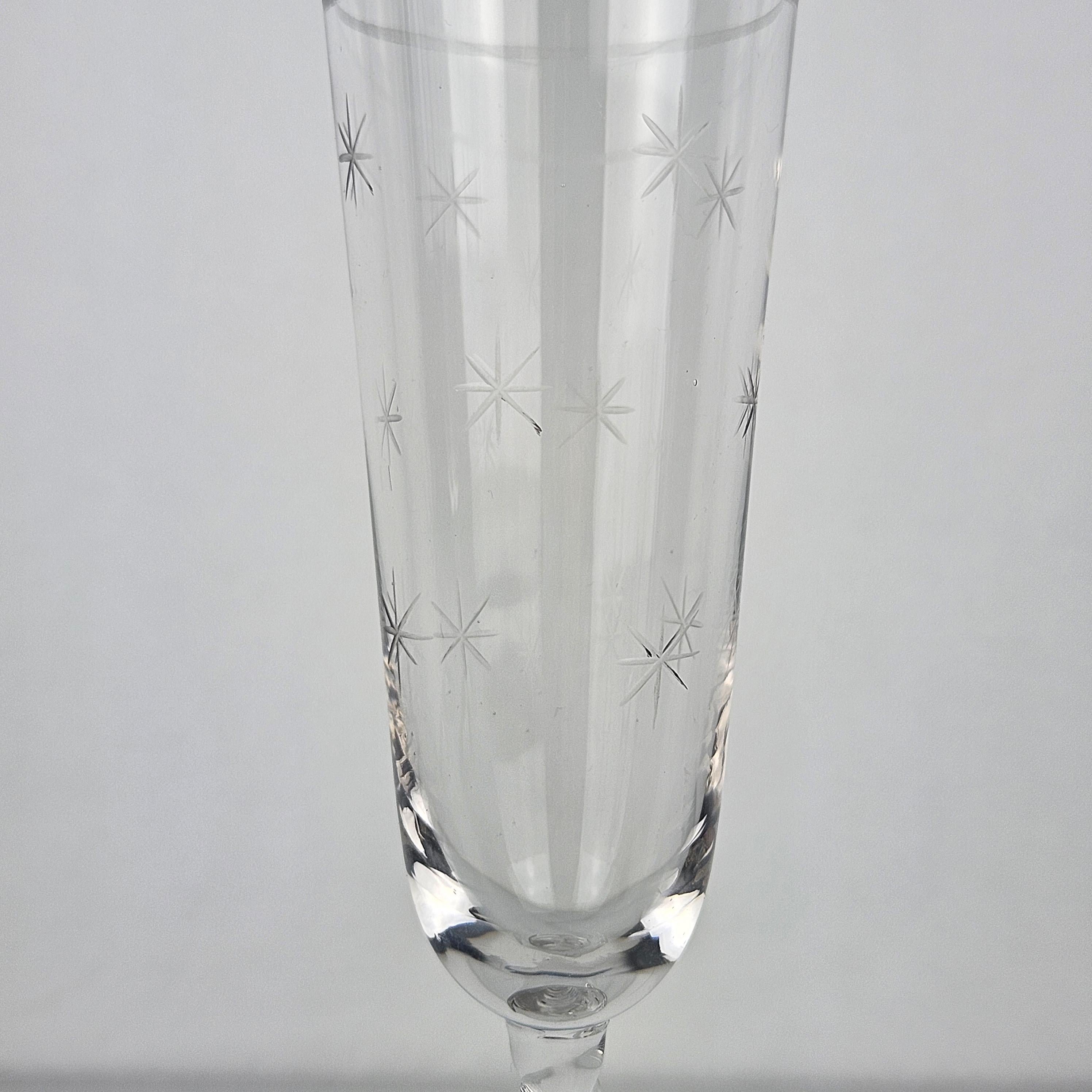Ensemble de quatre flûtes à champagne françaises en verre, vers 1900 en vente 2