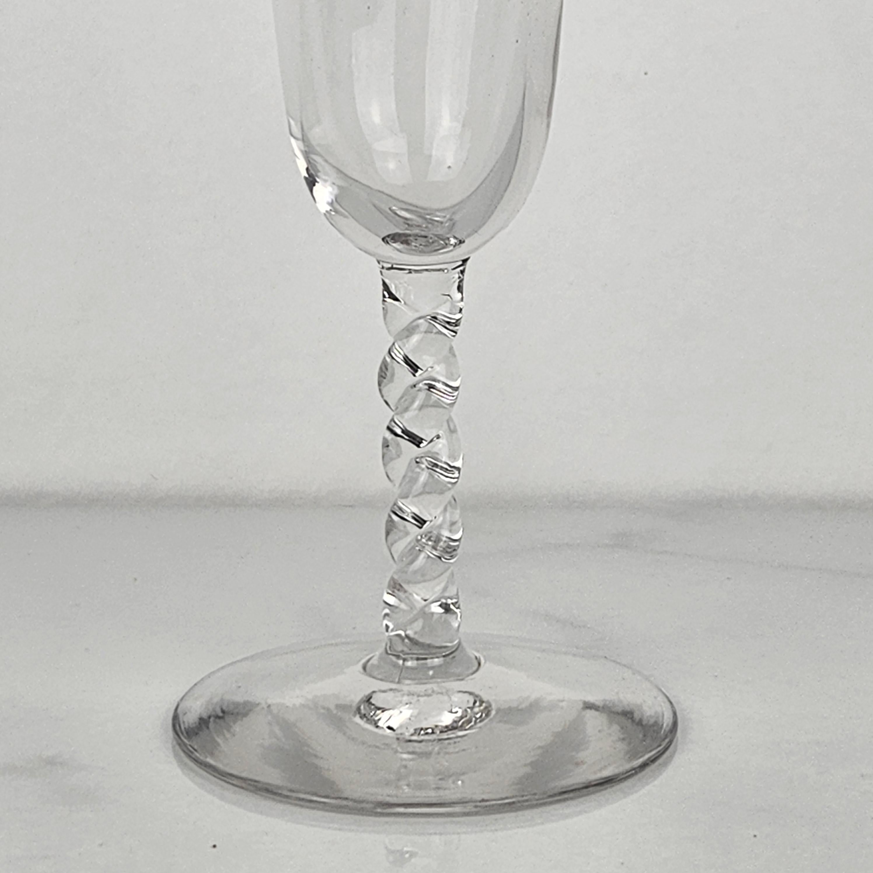 Ensemble de quatre flûtes à champagne françaises en verre, vers 1900 Bon état - En vente à Oud Beijerland, NL