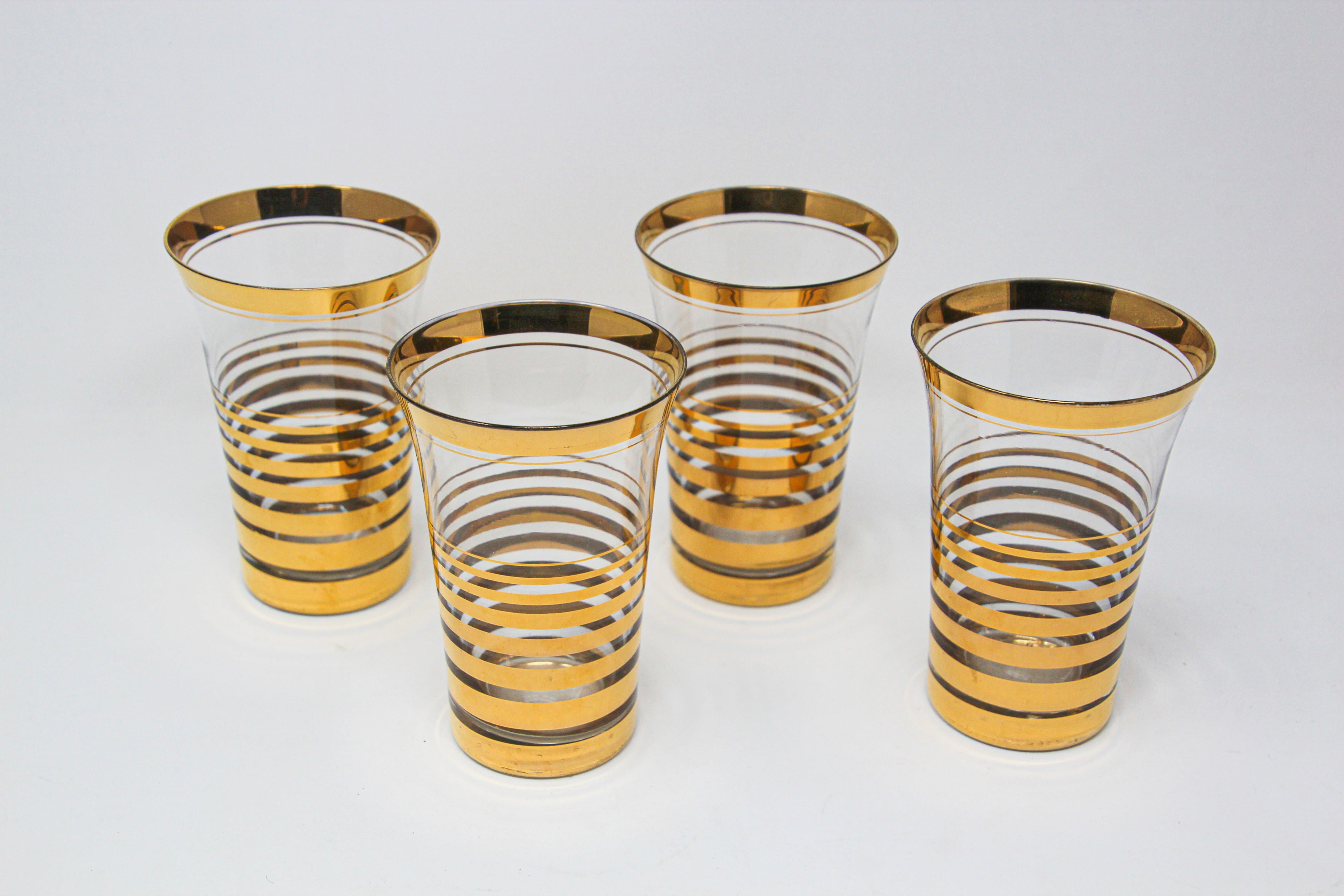 Set von vier französischen Cocktailgläsern mit 22-karätigem Golddesign (Glas) im Angebot